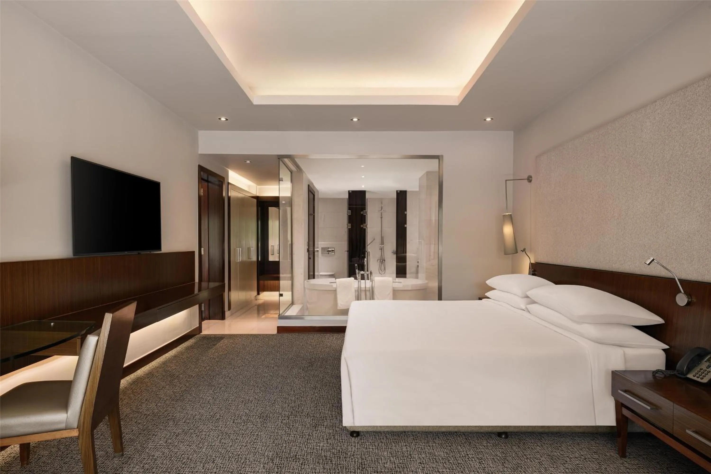 Photo of the whole room, Bed in Dusit Thani LakeView Cairo