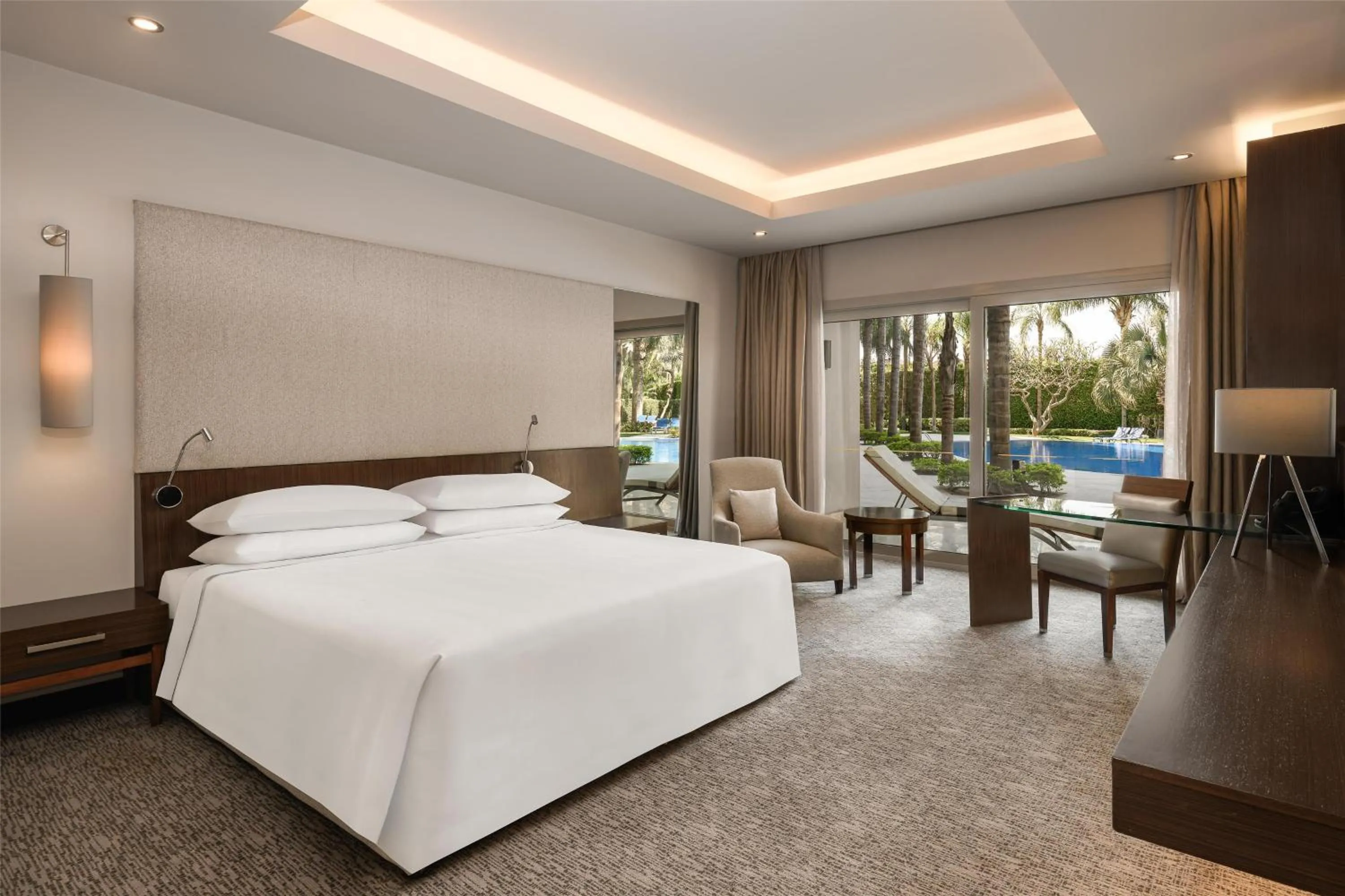 Bedroom, Bed in Dusit Thani LakeView Cairo