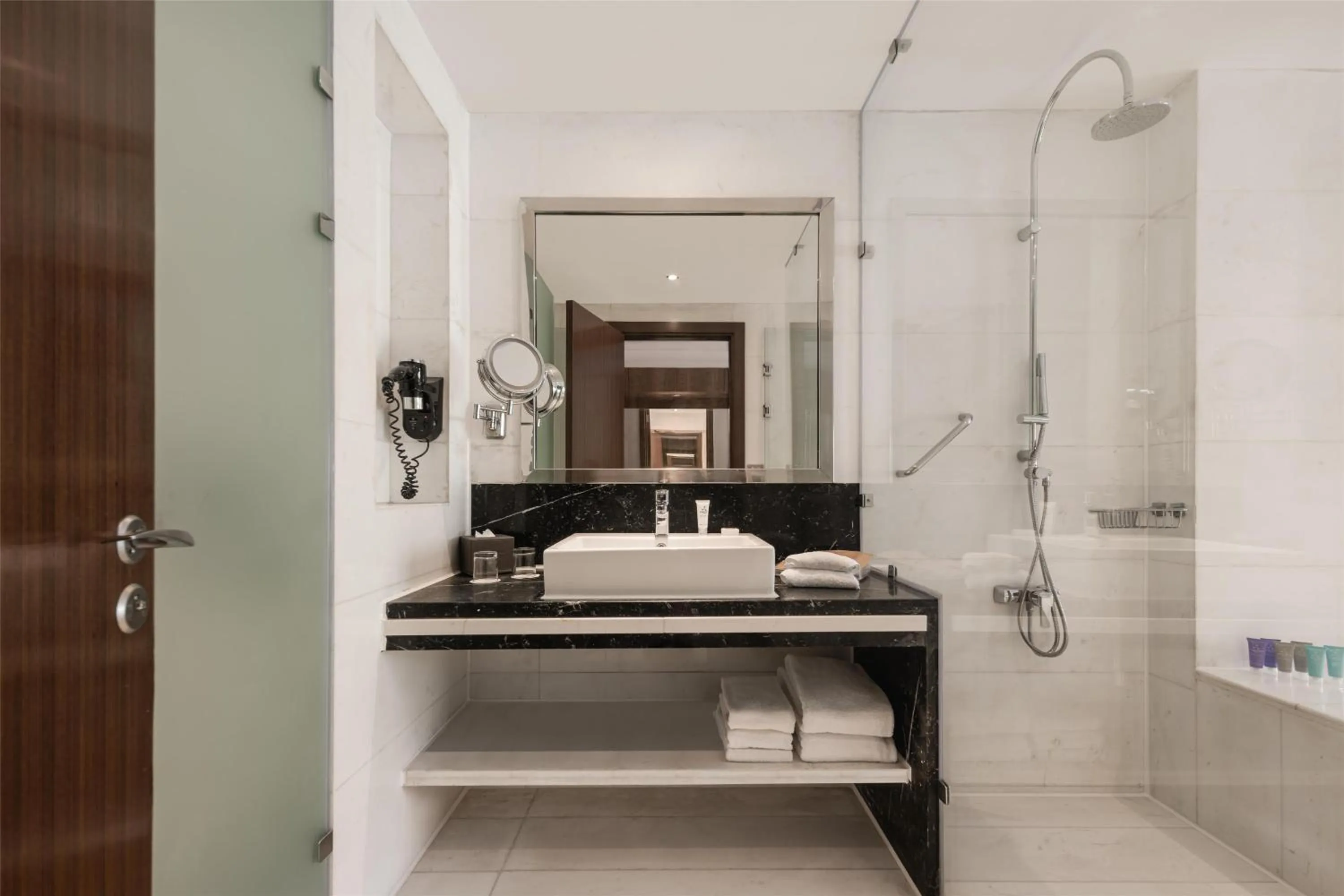 Bathroom in Dusit Thani LakeView Cairo