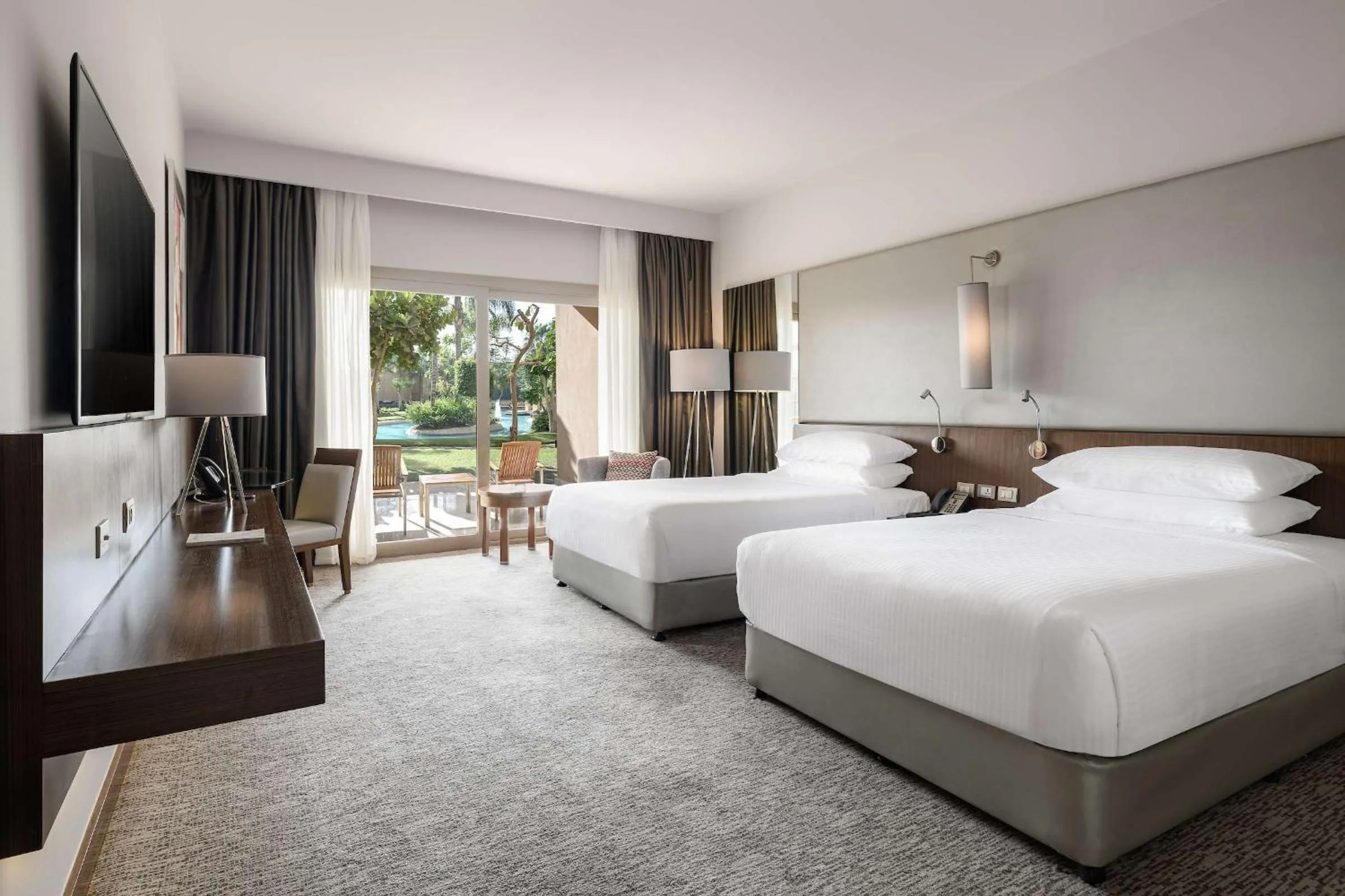 Bedroom, Bed in Dusit Thani LakeView Cairo