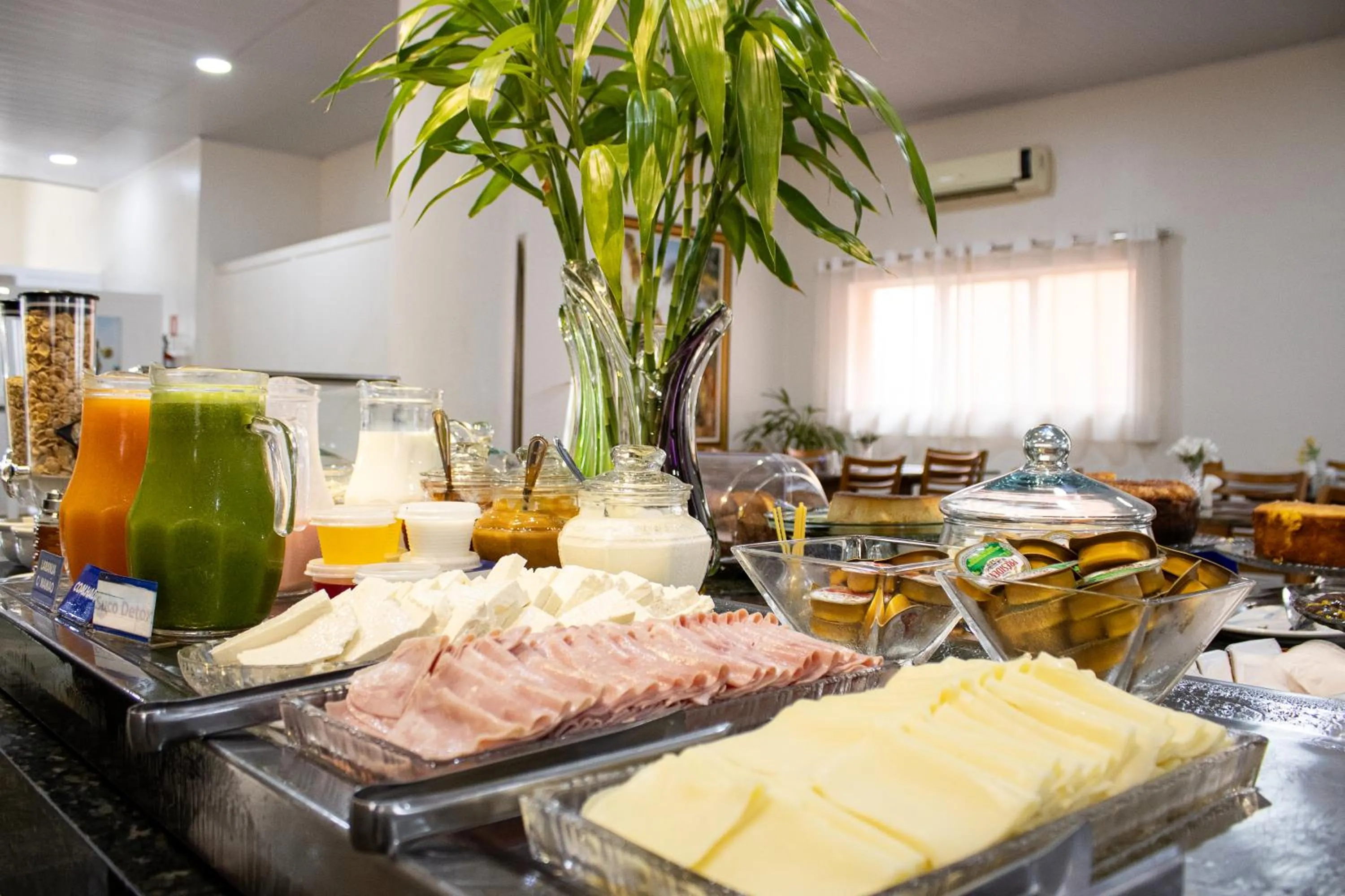 Breakfast in Hotel Dan Inn Barretos by Nacional Inn