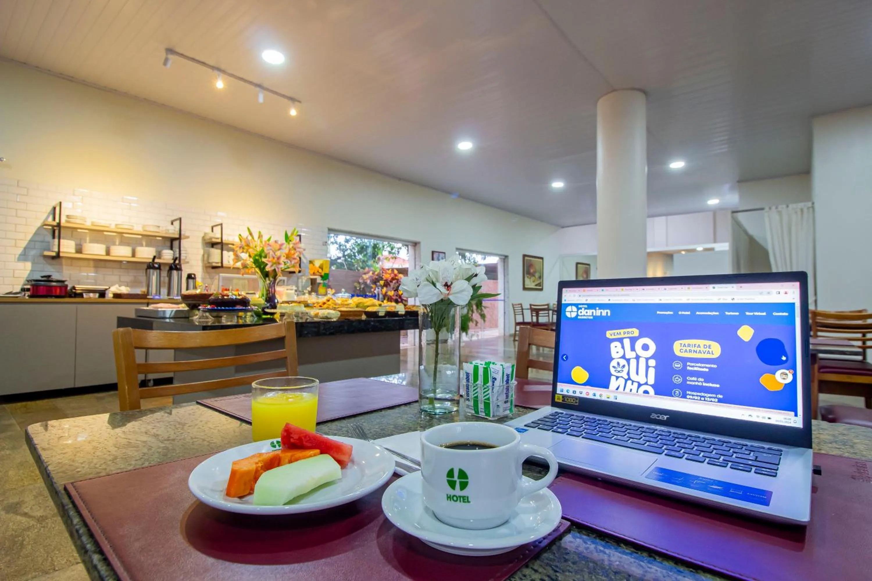 Food and drinks in Hotel Dan Inn Barretos by Nacional Inn