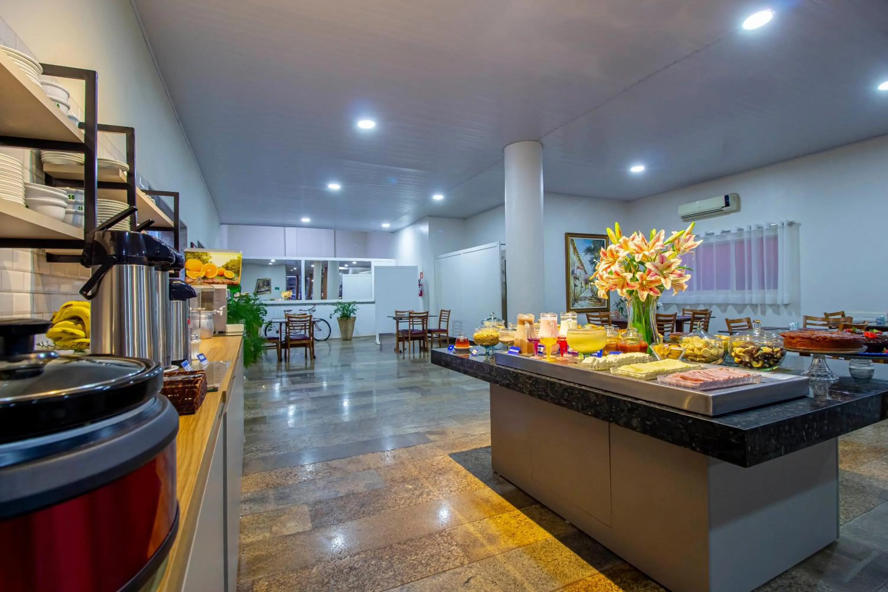 Restaurant/places to eat in Hotel Dan Inn Barretos by Nacional Inn