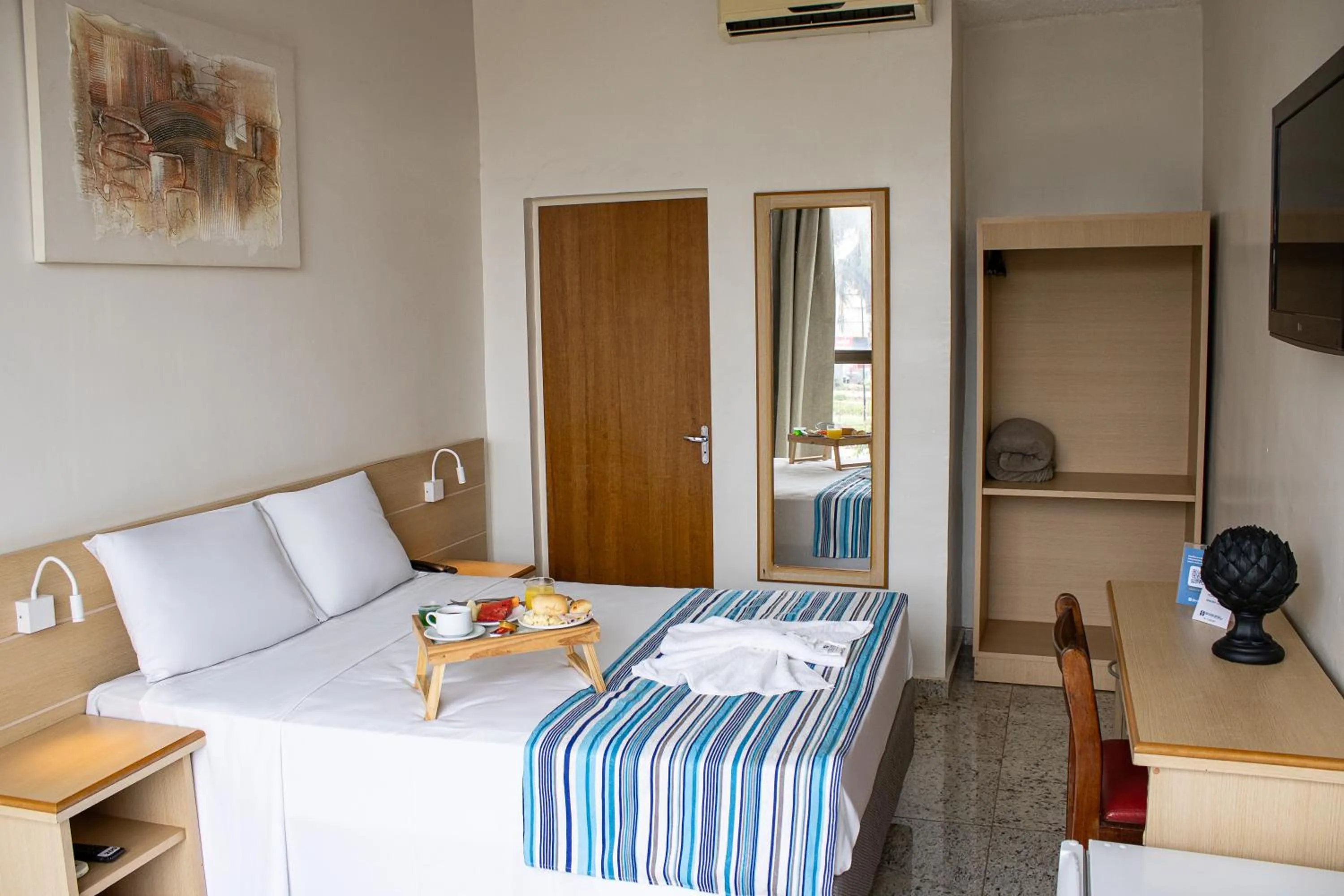 Photo of the whole room, Bed in Hotel Dan Inn Barretos by Nacional Inn