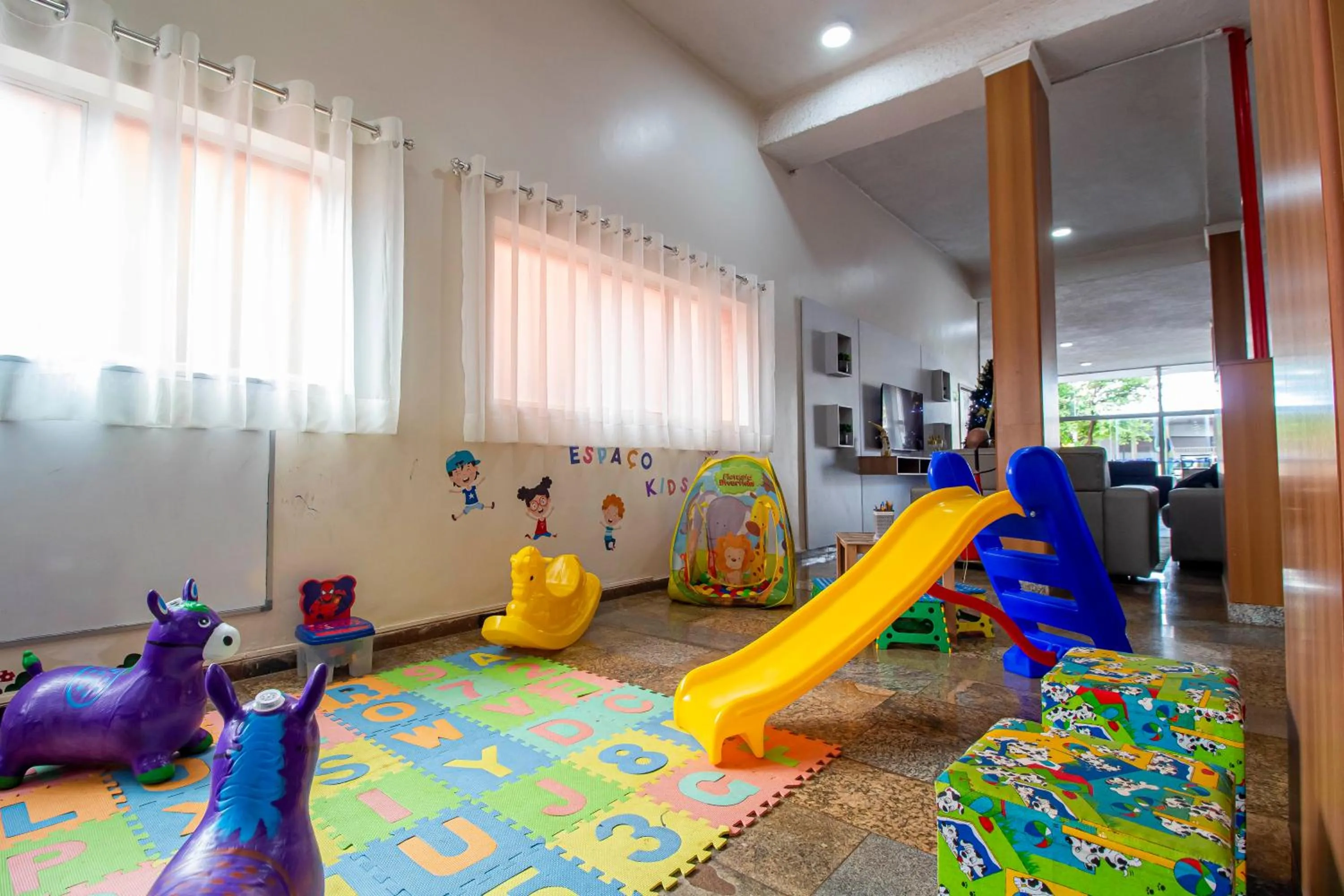 young children in Hotel Dan Inn Barretos by Nacional Inn