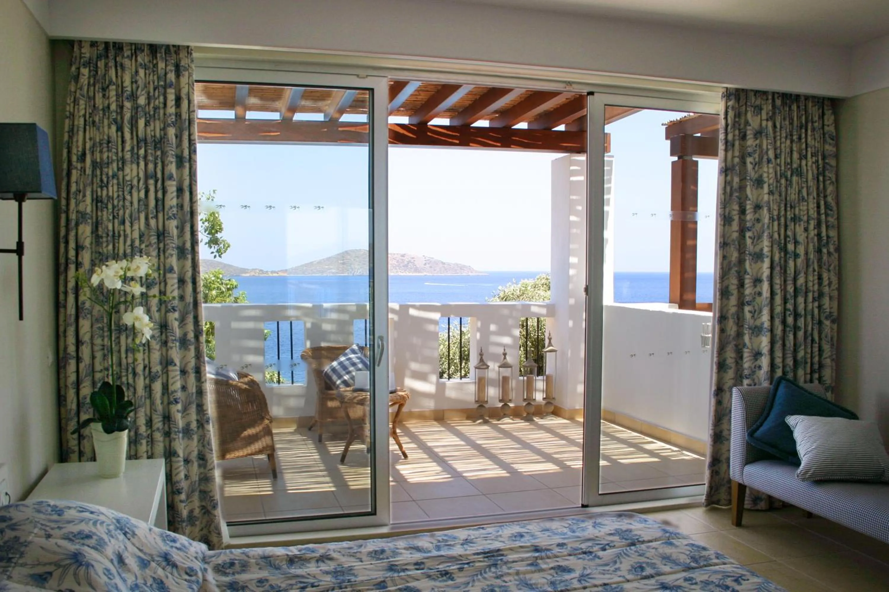 Bed in Aquila Elounda Village Resort, Suites & Spa