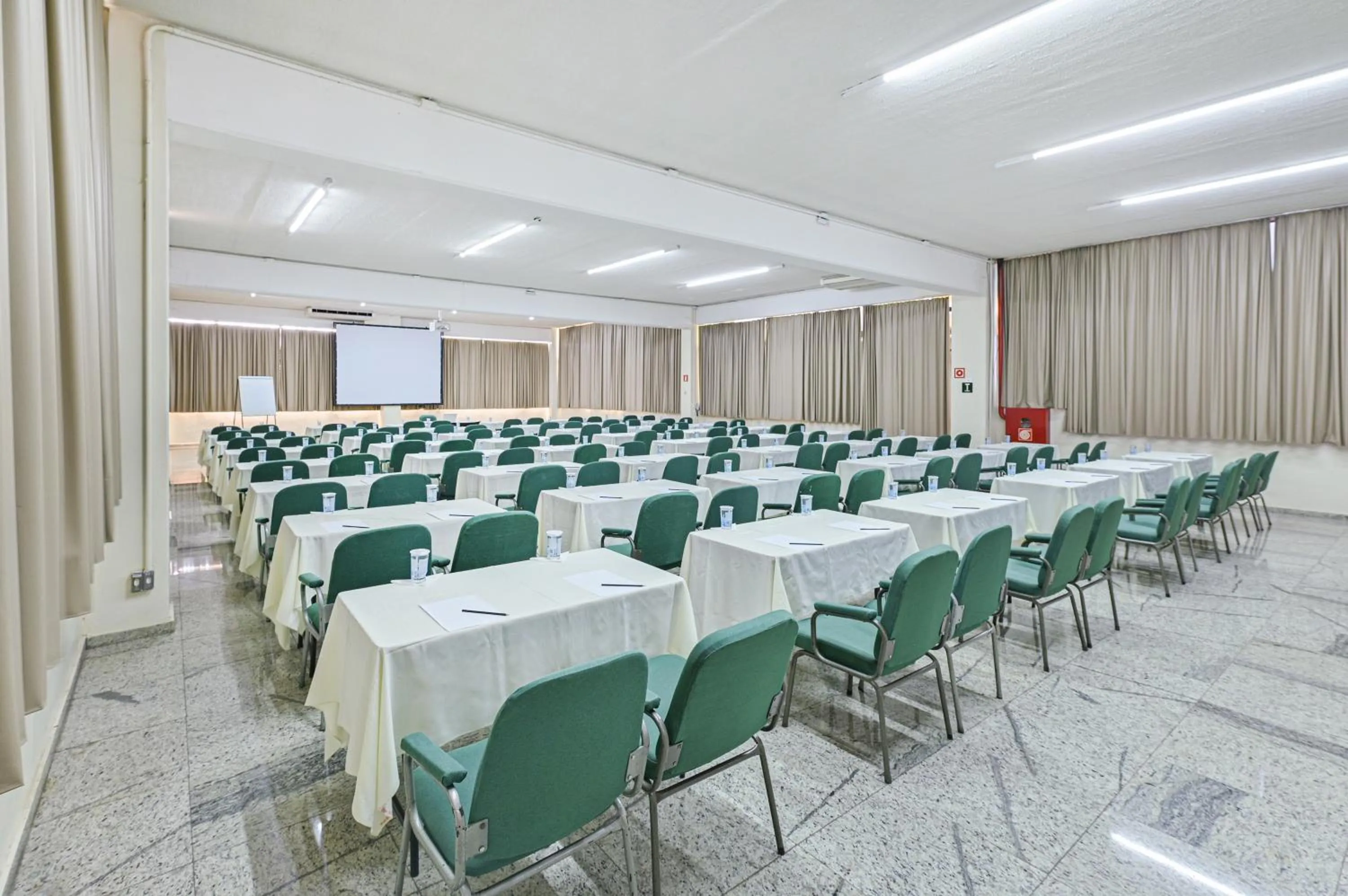 Meeting/conference room in Hotel Golden Park Campinas Viracopos By Nacional Inn