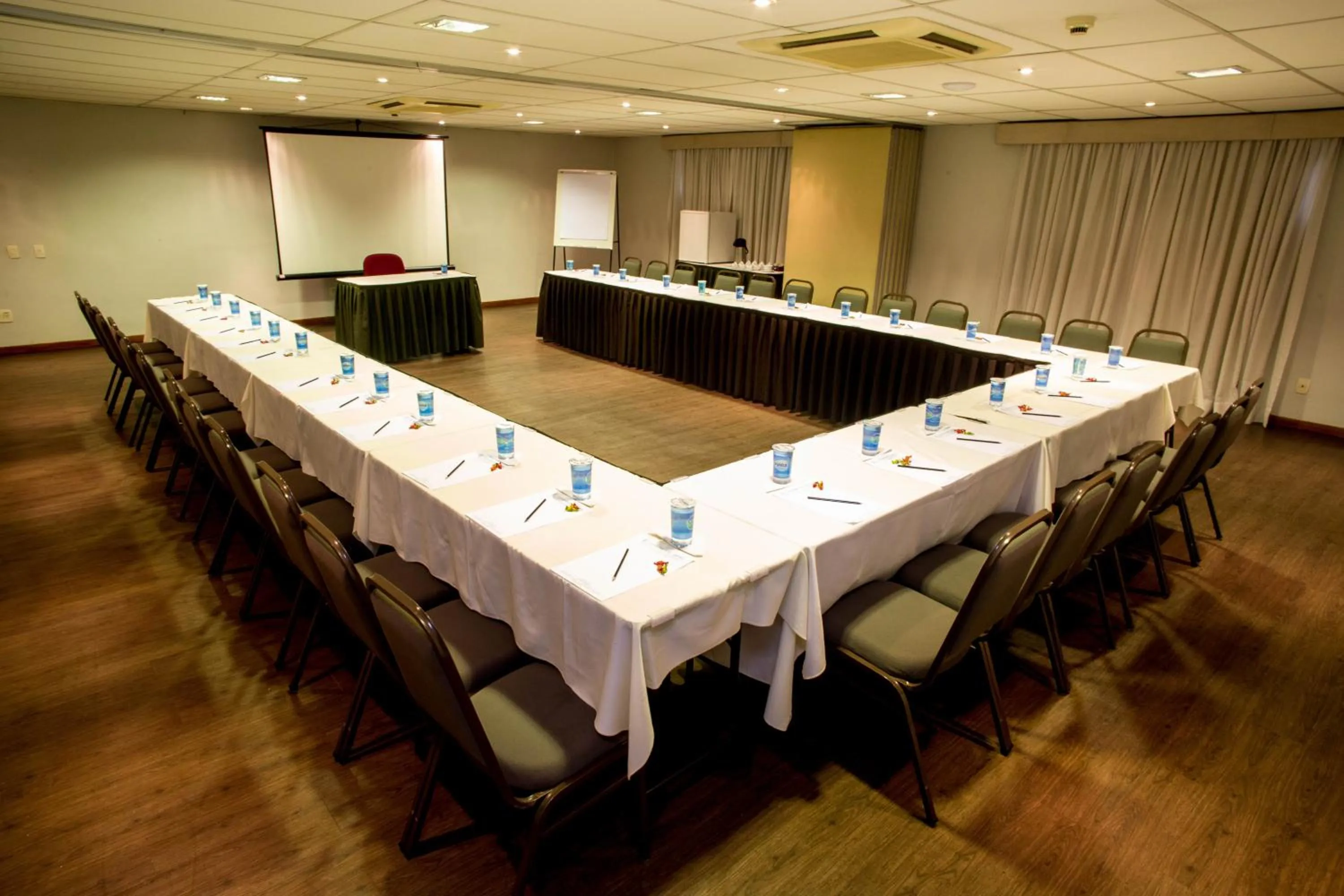 Meeting/conference room in Hotel Golden Park Campinas Viracopos By Nacional Inn