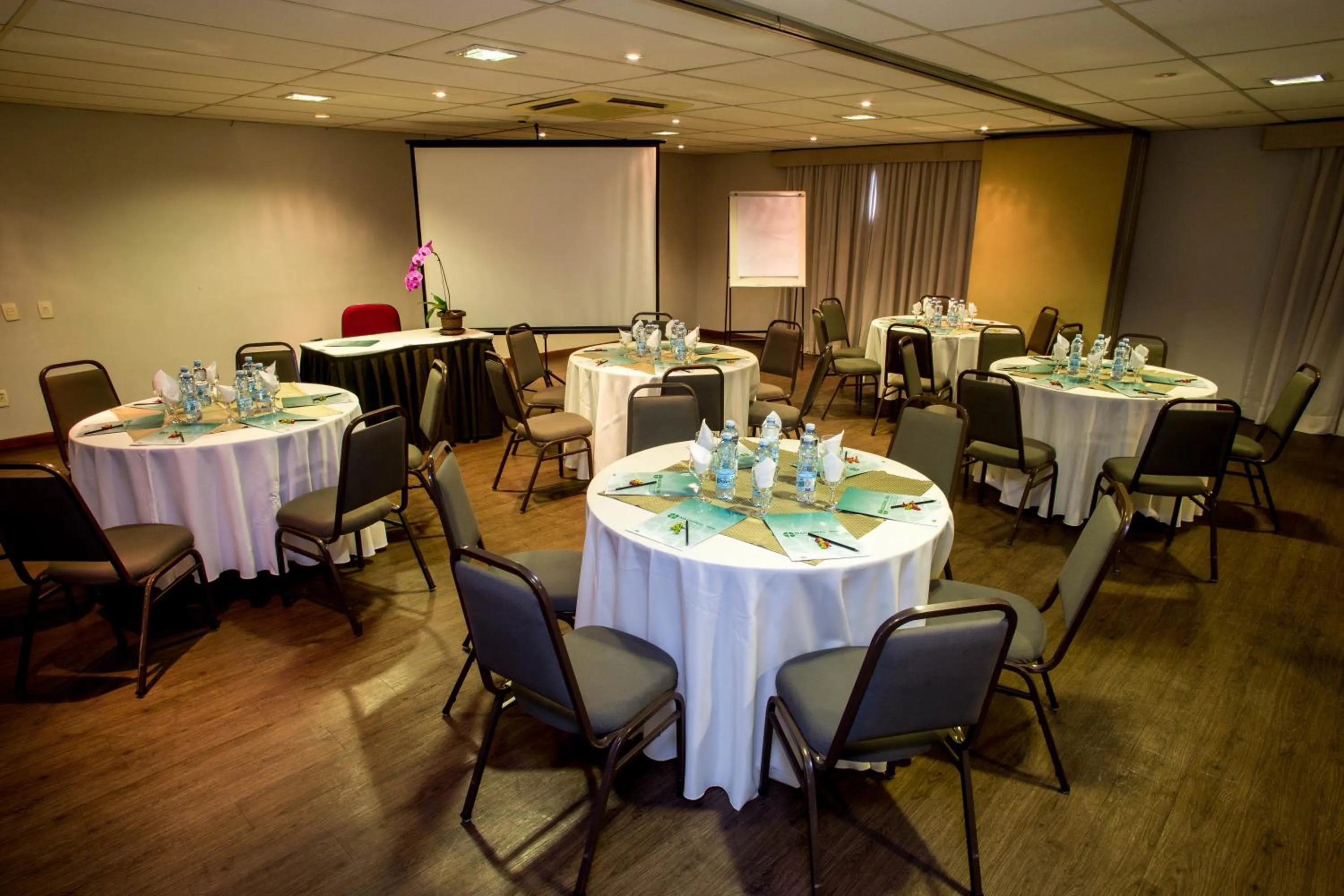 Meeting/conference room in Hotel Golden Park Campinas Viracopos By Nacional Inn