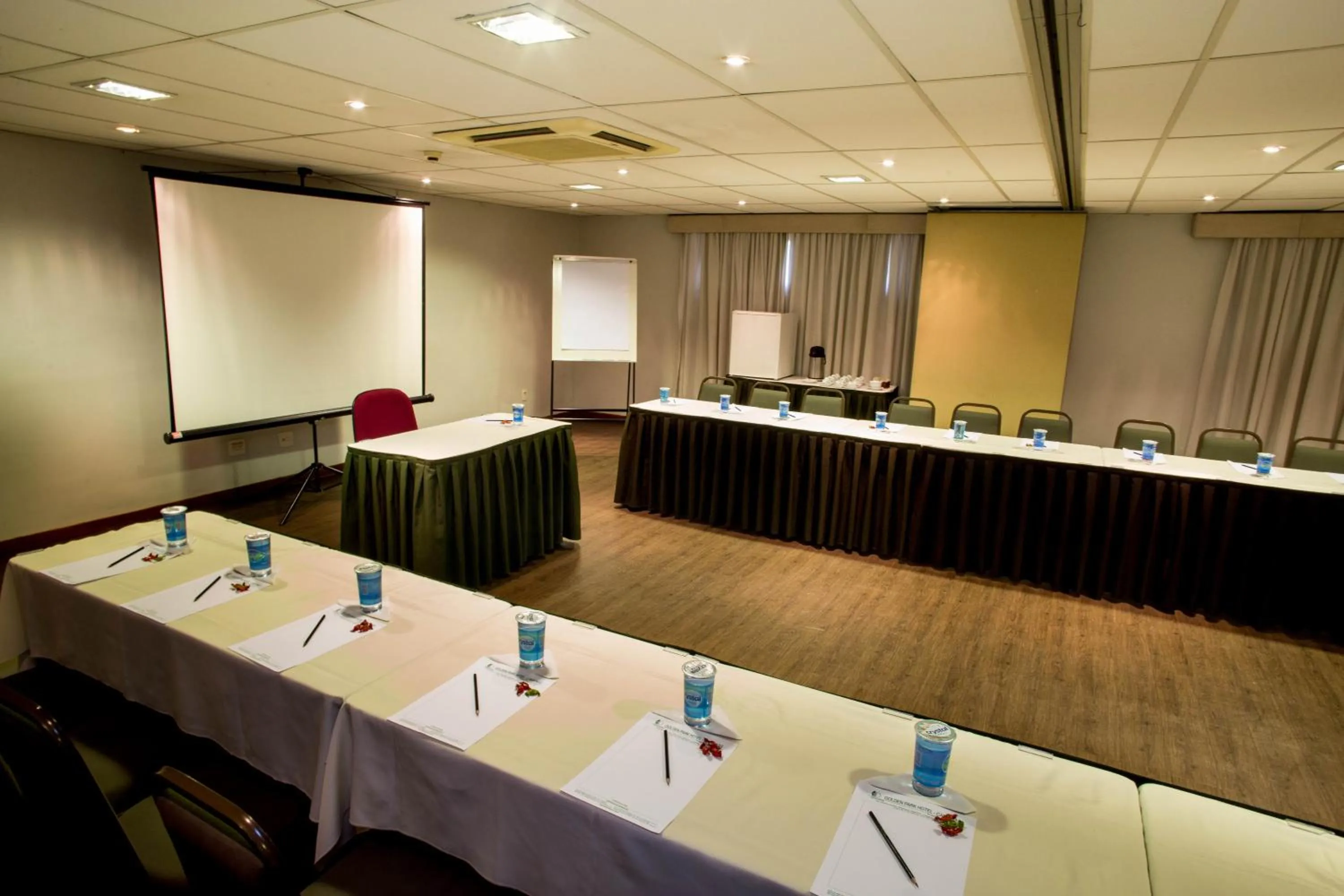 Meeting/conference room in Hotel Golden Park Campinas Viracopos By Nacional Inn