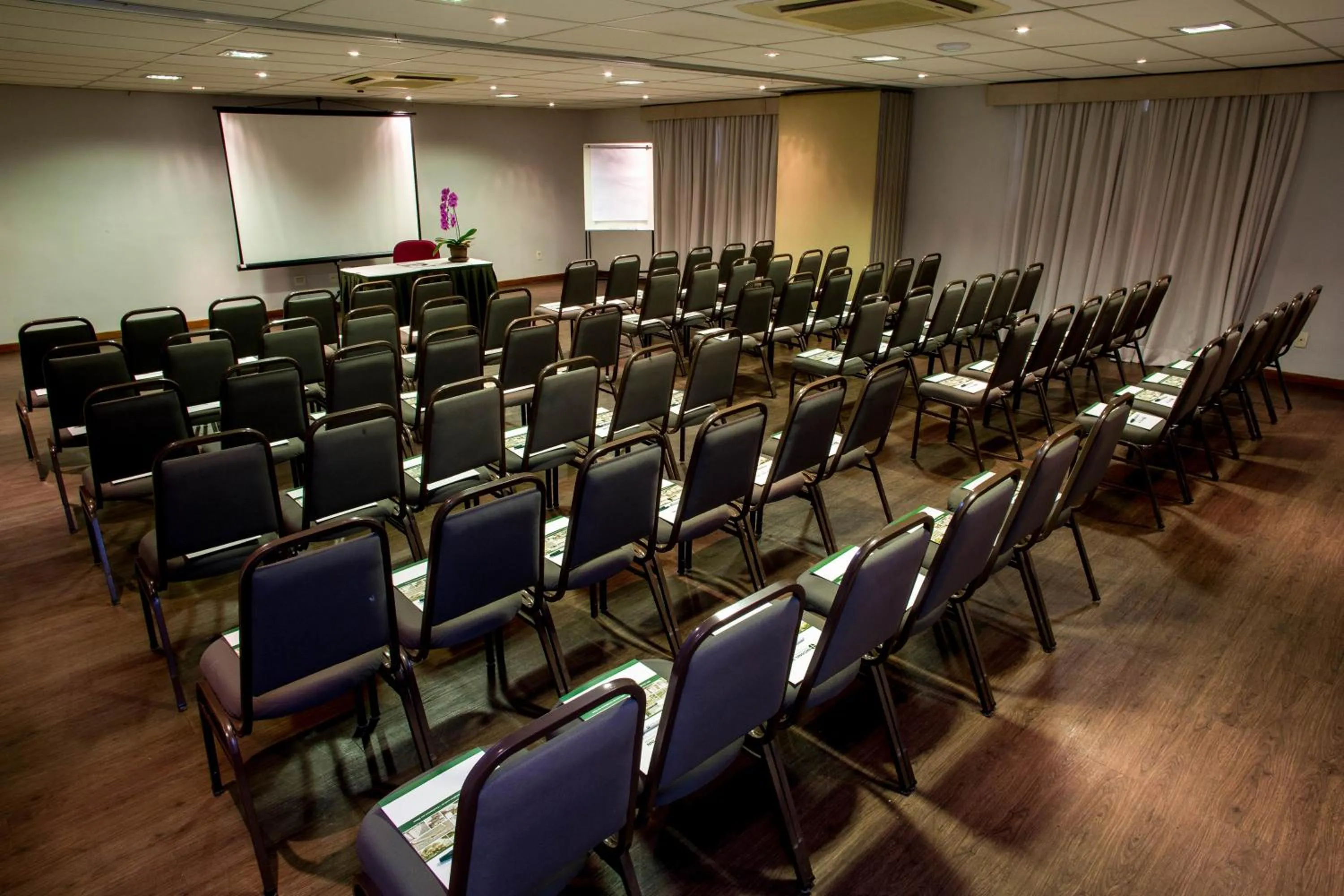 Meeting/conference room in Hotel Golden Park Campinas Viracopos By Nacional Inn