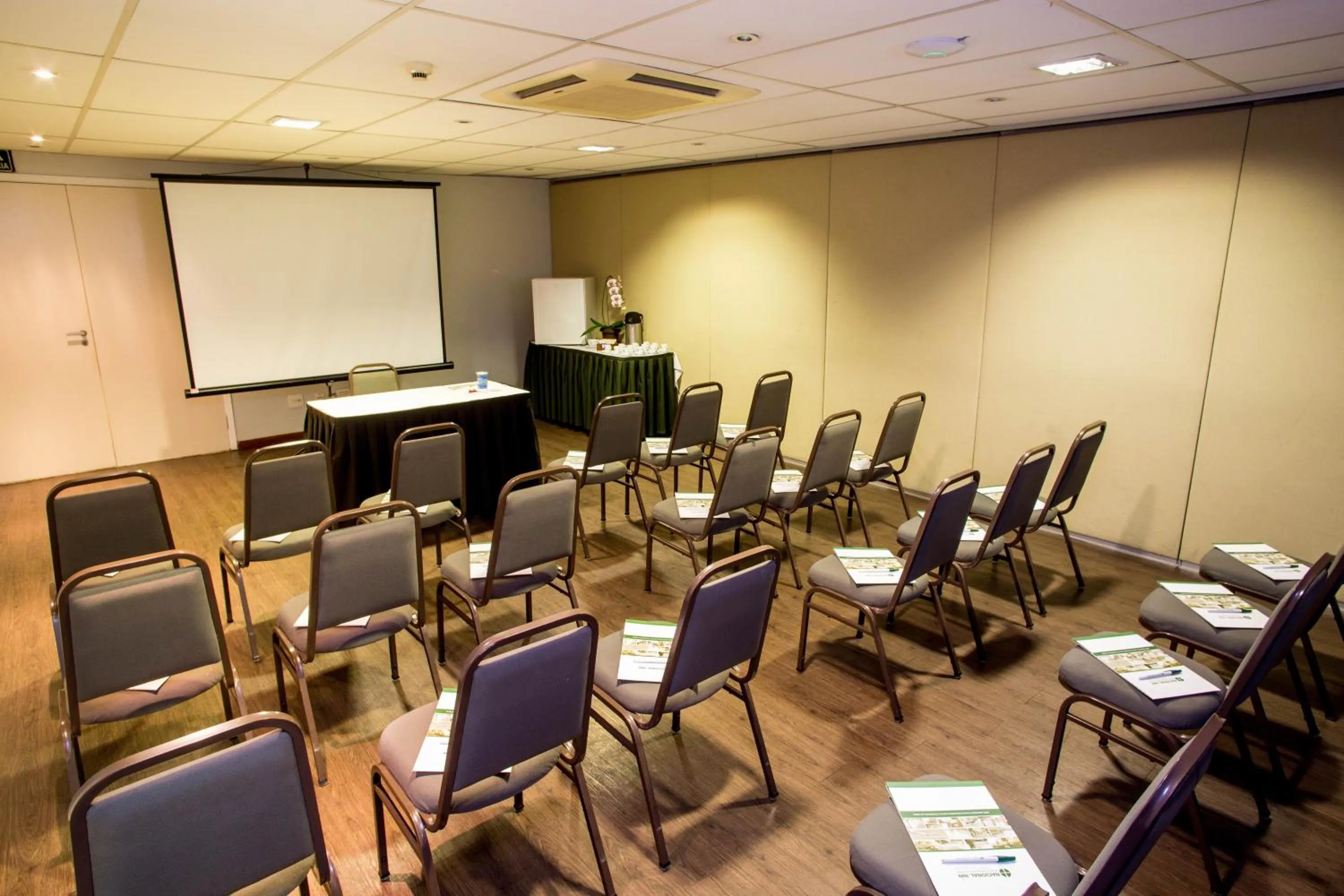 Meeting/conference room in Hotel Golden Park Campinas Viracopos By Nacional Inn