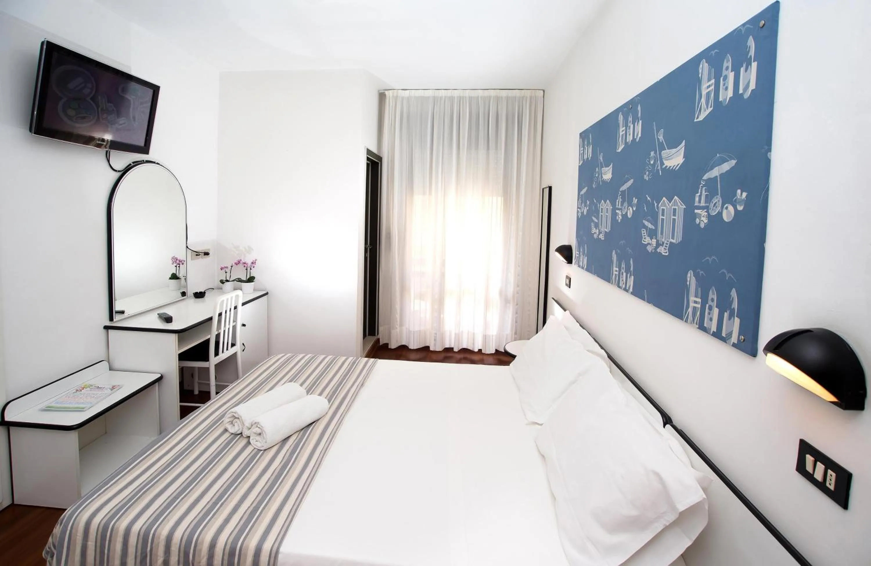 Photo of the whole room, Bed in Hotel Adelphi