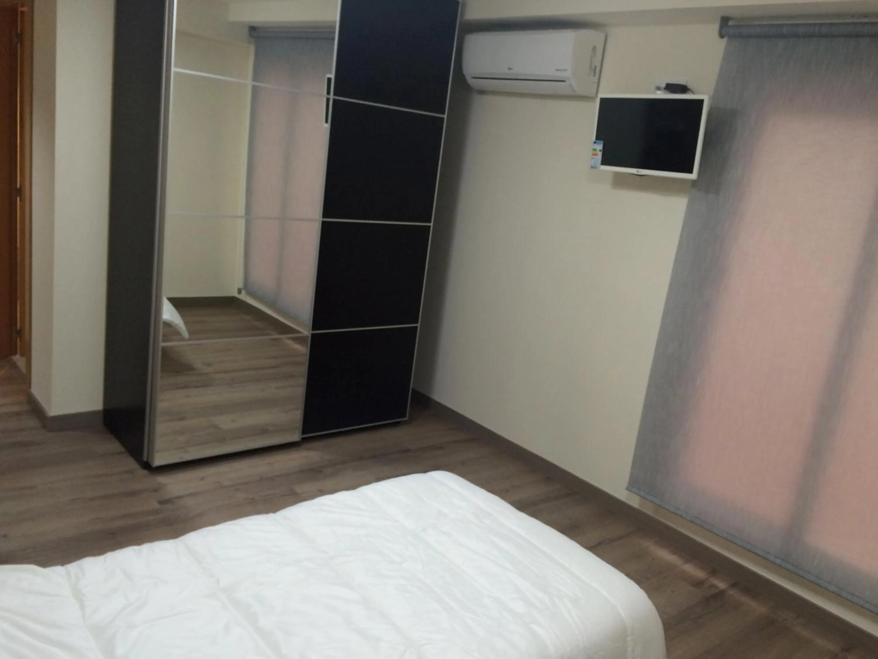 Photo of the whole room, Bed in Europa House Village