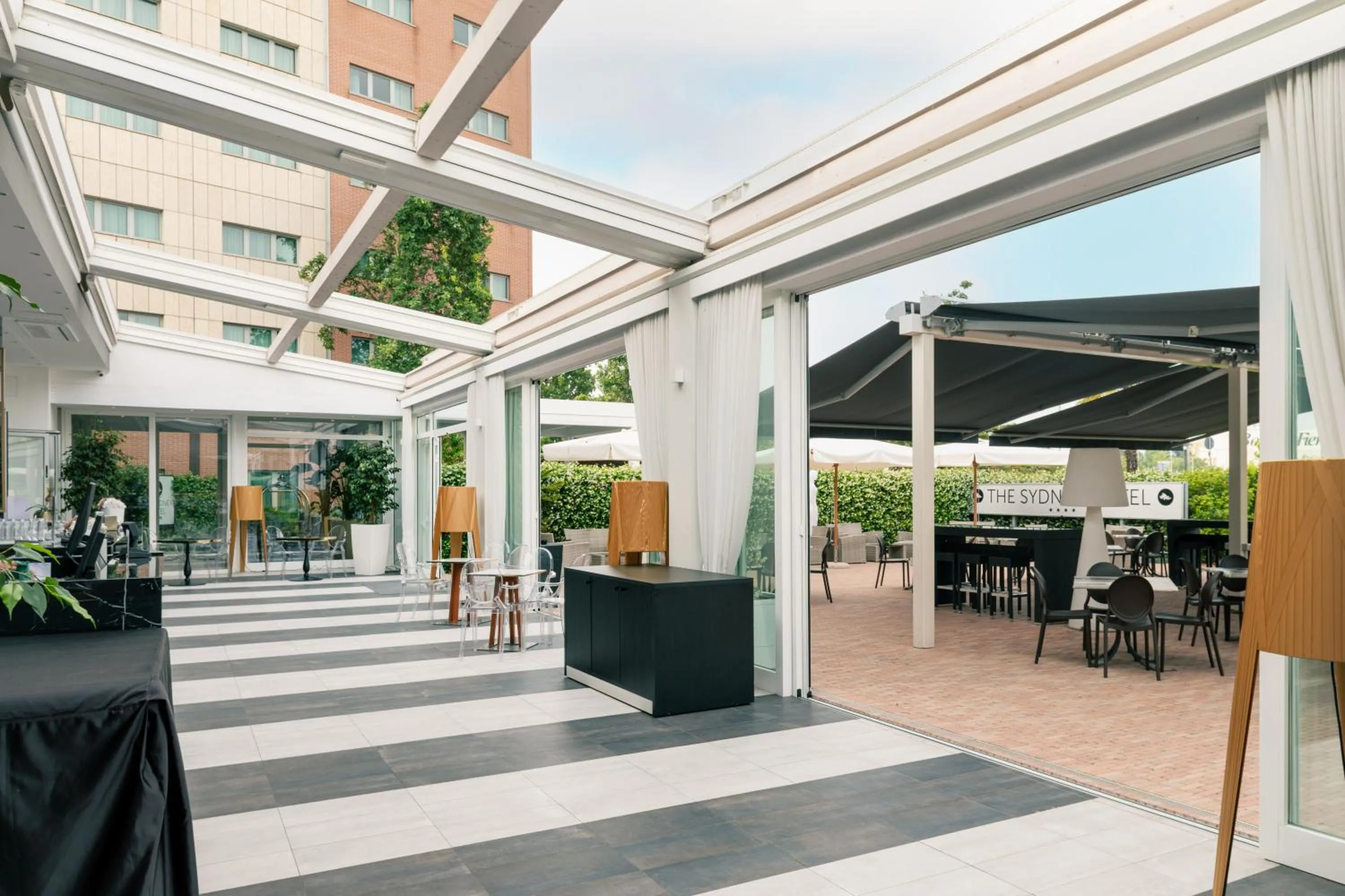 Lounge or bar in MICHELINO 75 by the Sydney Hotel