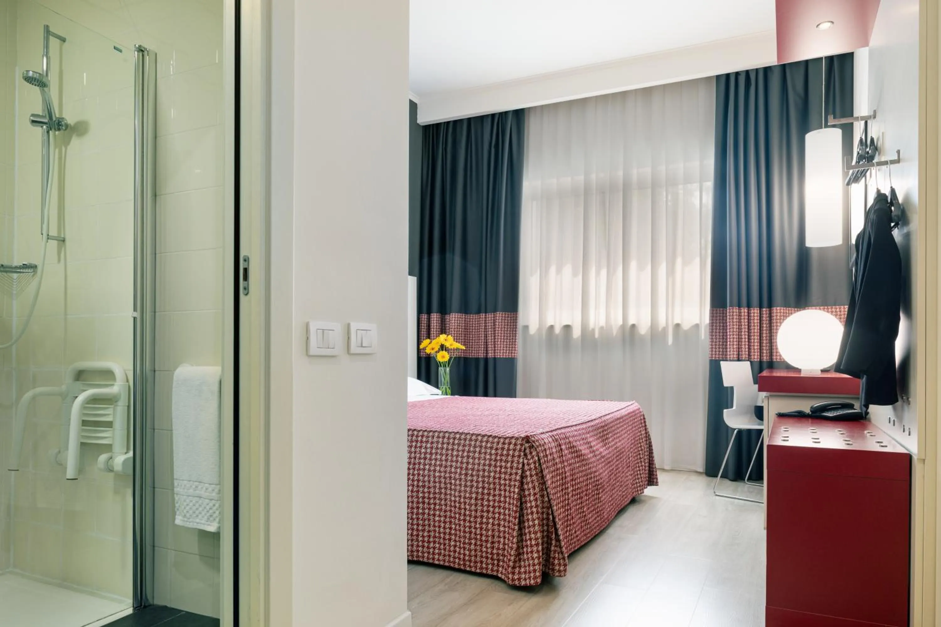 Facility for disabled guests, Bed in MICHELINO 75 by the Sydney Hotel