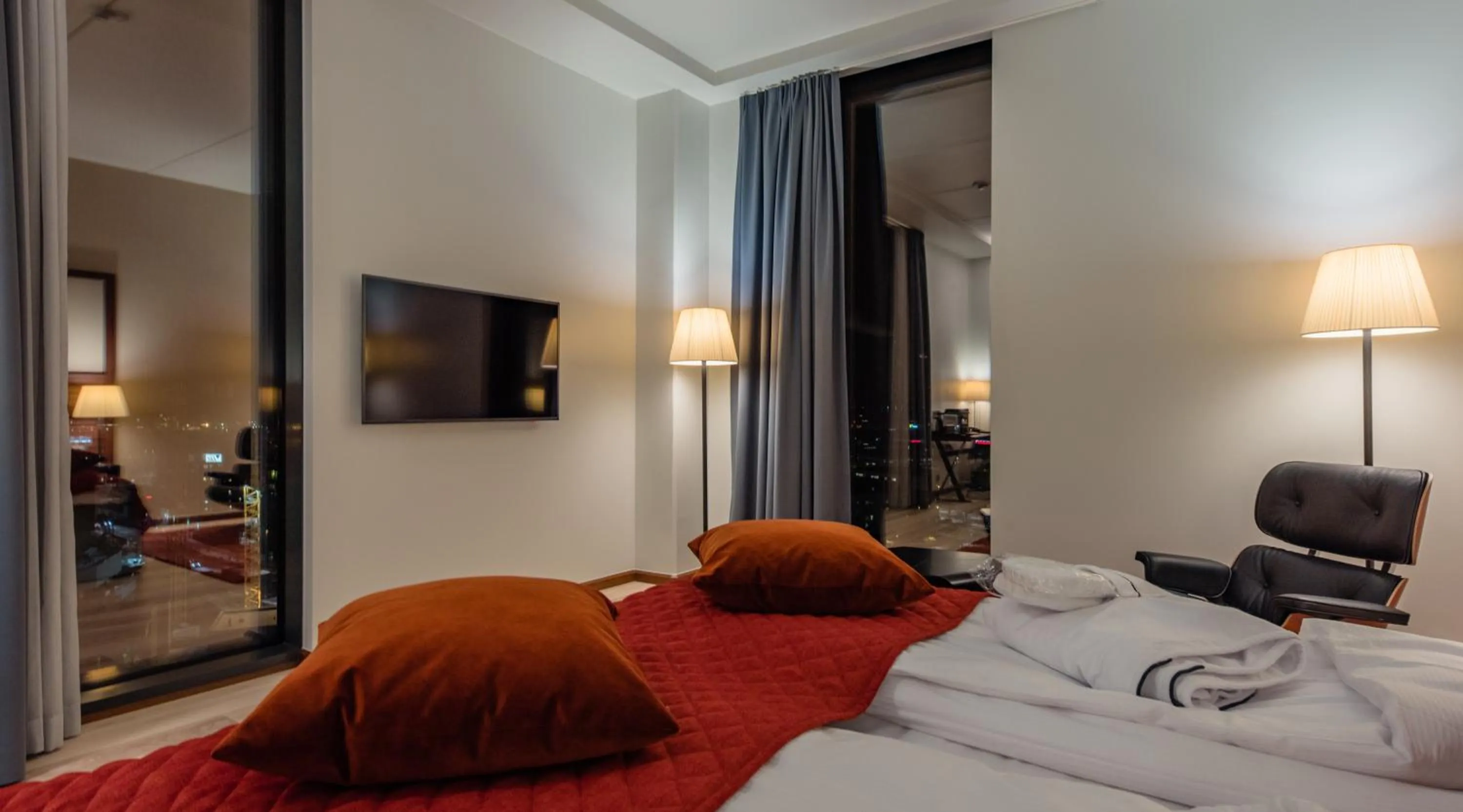 TV and multimedia, Bed in Clarion Hotel Helsinki