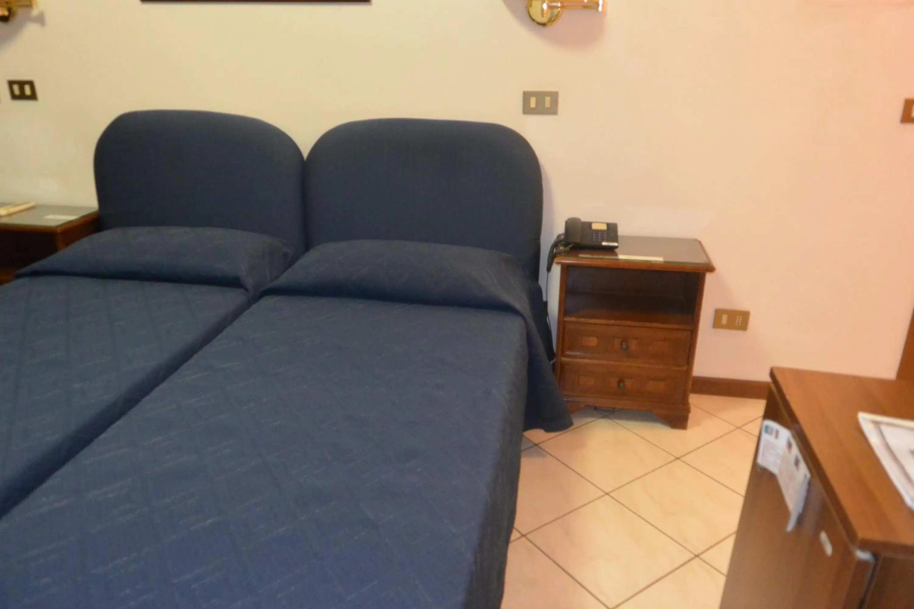 Bed in Hotel Italia City Center