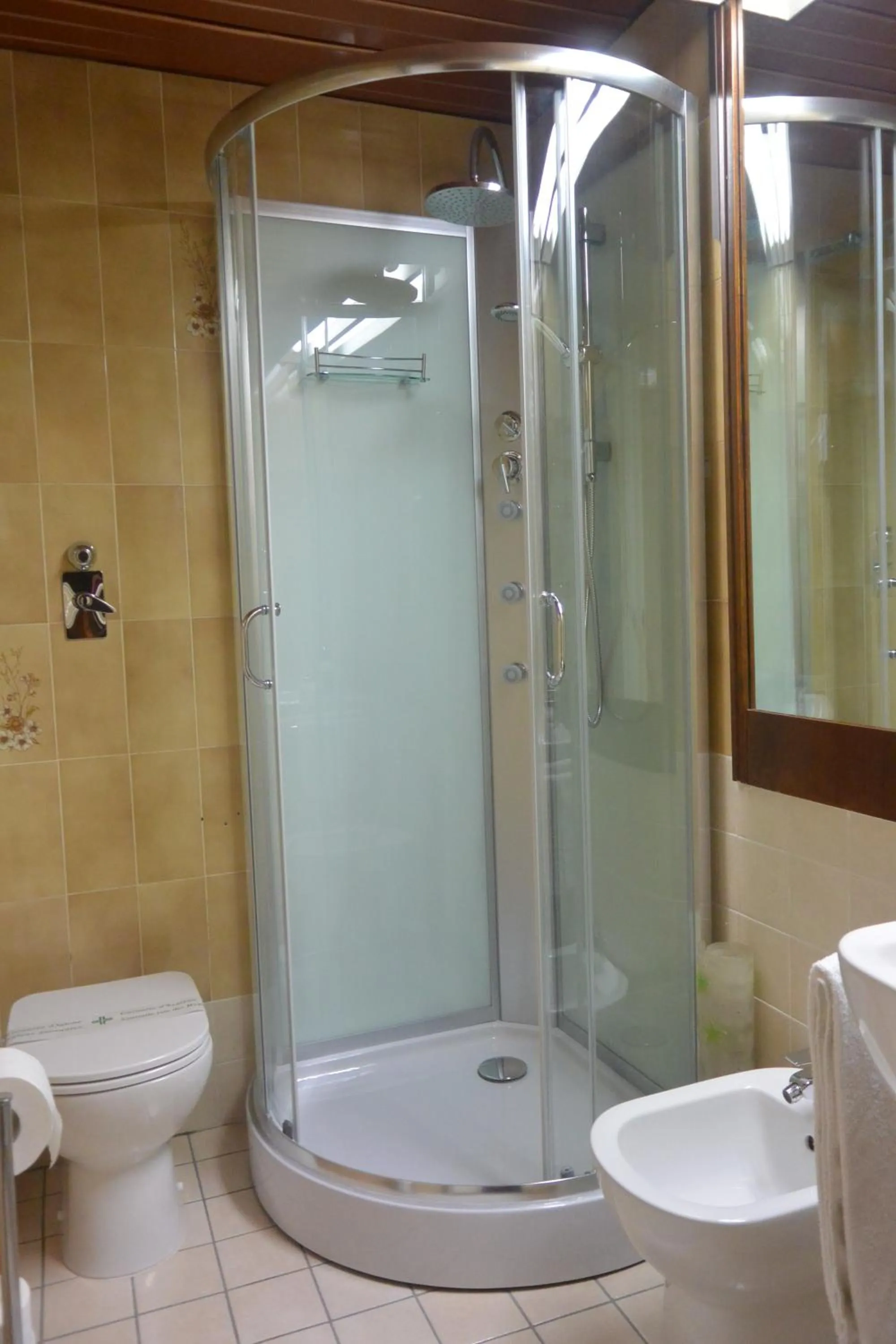 Bathroom in Hotel Italia City Center