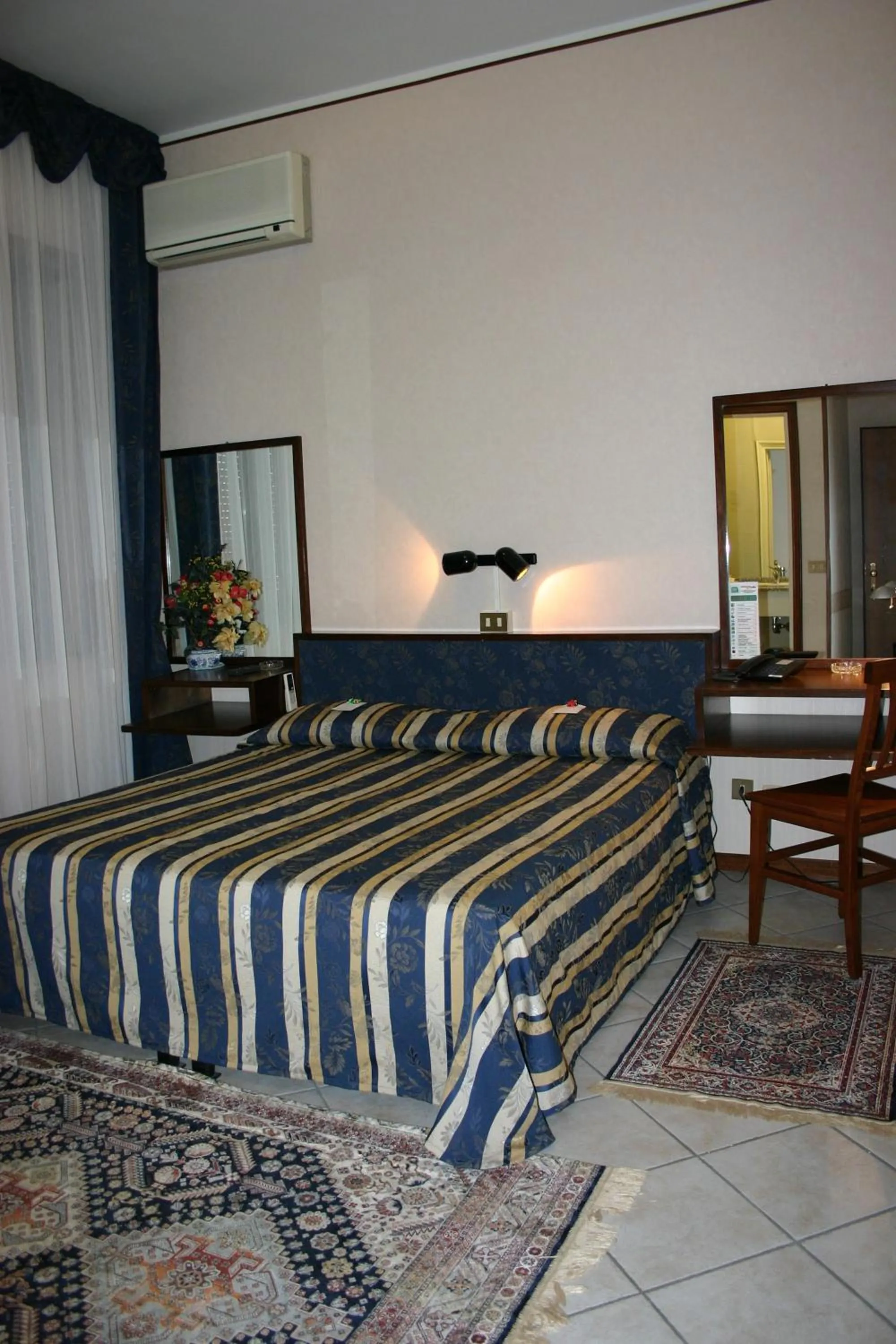 Bedroom, Bed in Hotel Italia City Center