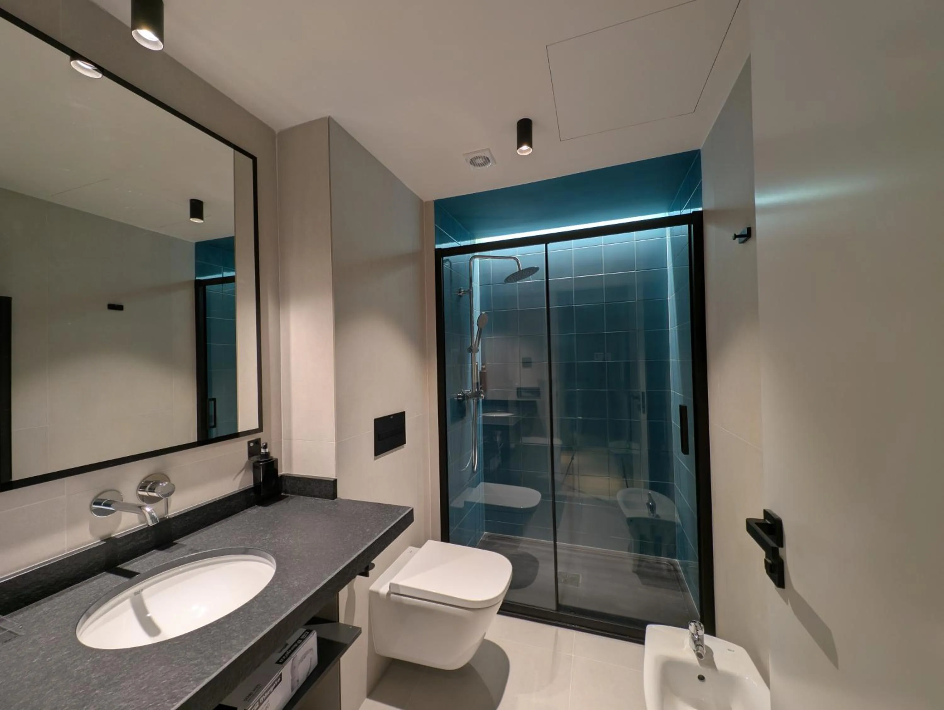 Shower in Posada Doña Urraca