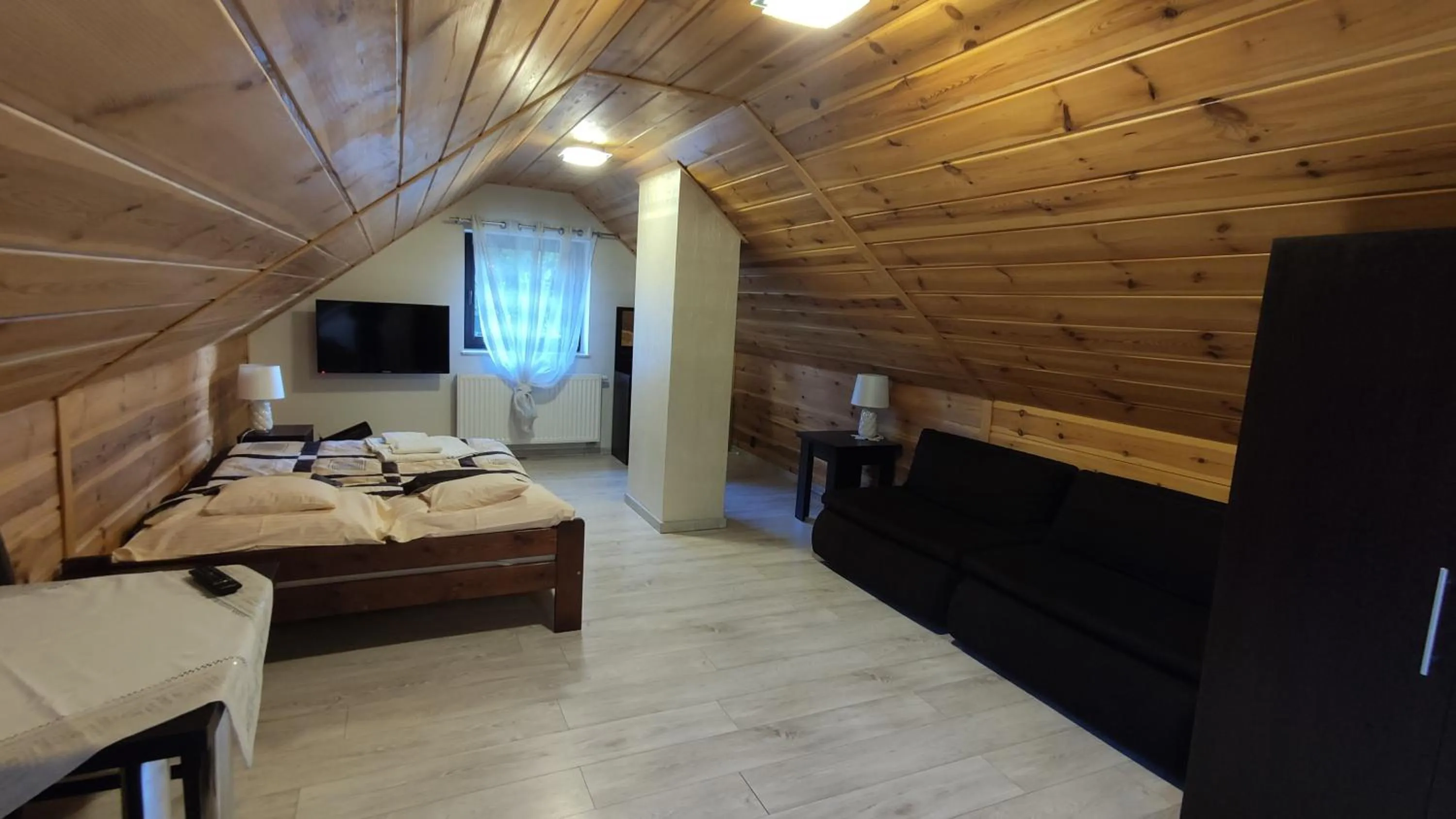 Photo of the whole room in Willa Amaretto