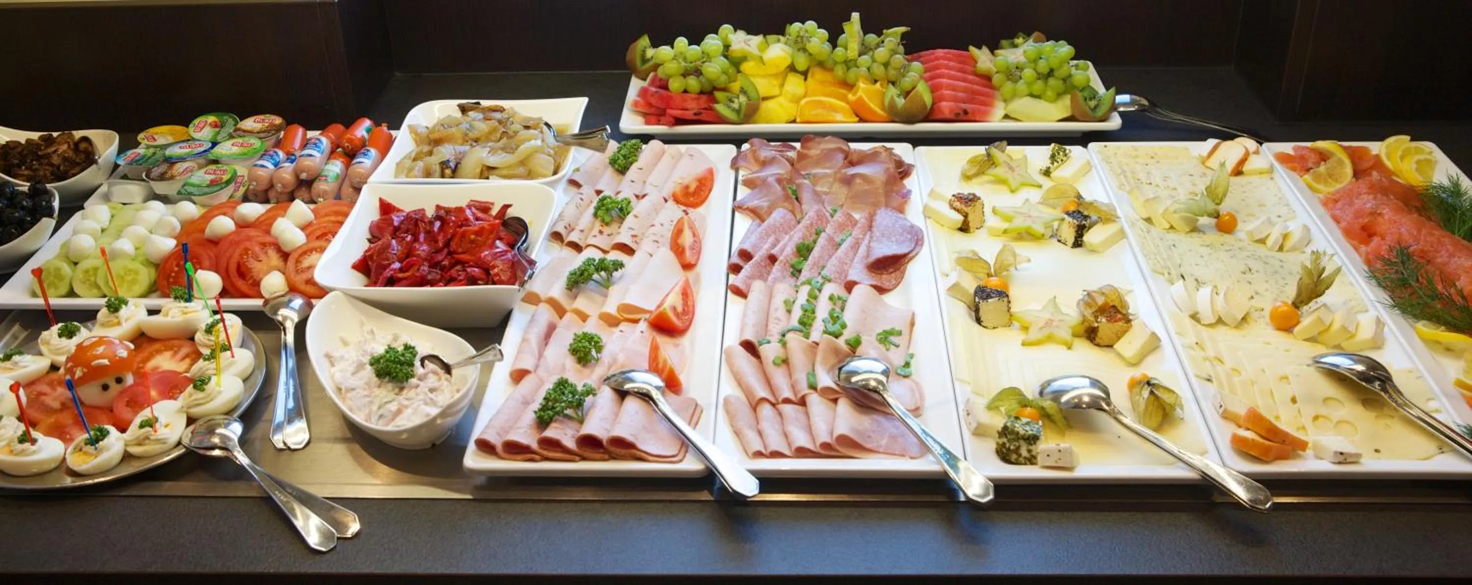 Buffet breakfast in Aparthotel Museumshof