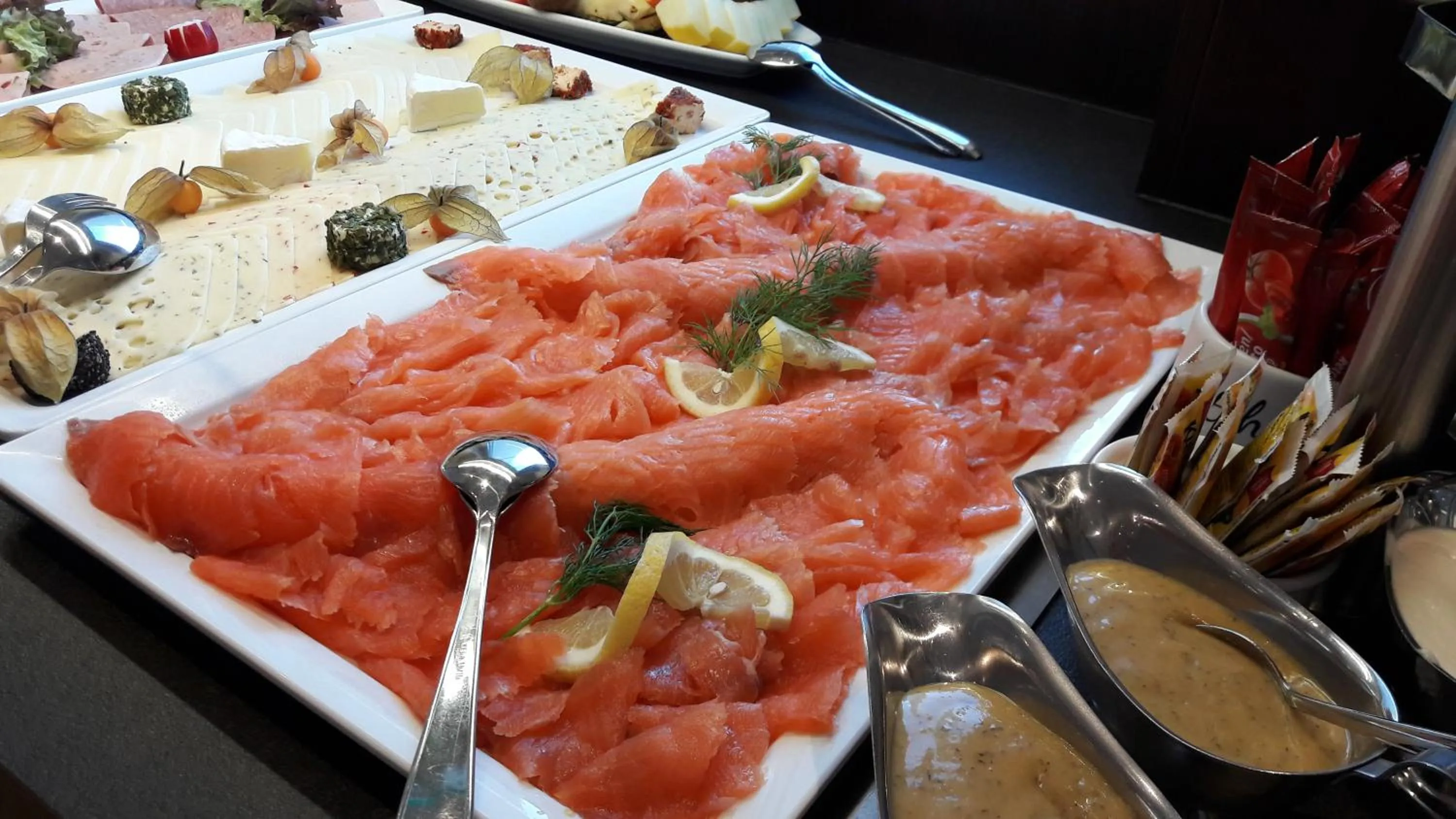 Buffet breakfast in Aparthotel Museumshof