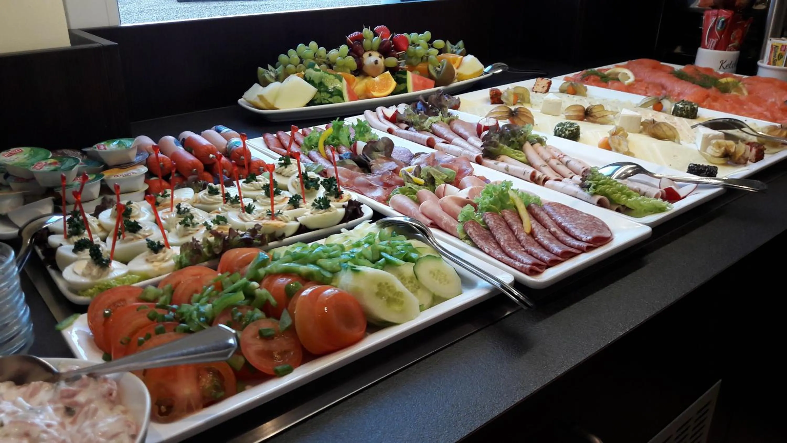 Buffet breakfast in Aparthotel Museumshof