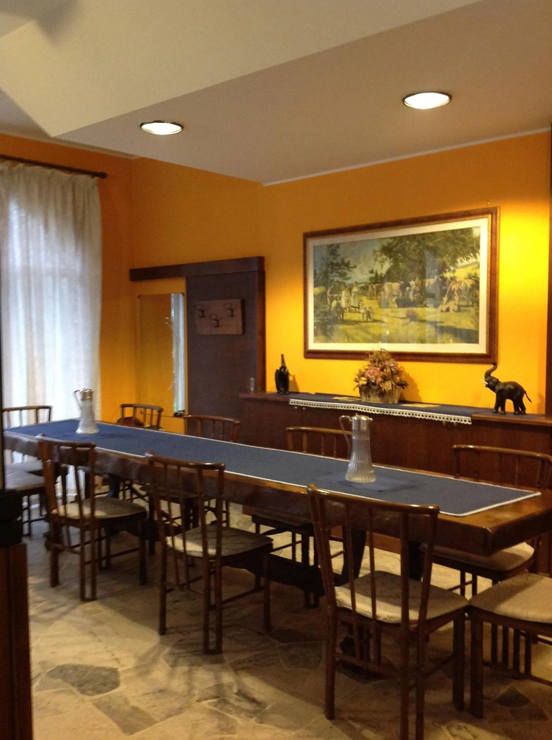 Restaurant/places to eat in Aer Hotel Malpensa