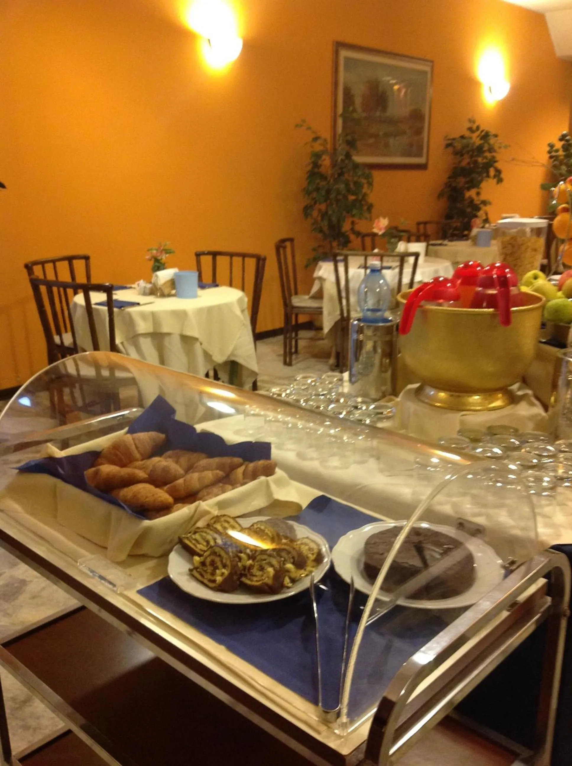 Restaurant/places to eat in Aer Hotel Malpensa