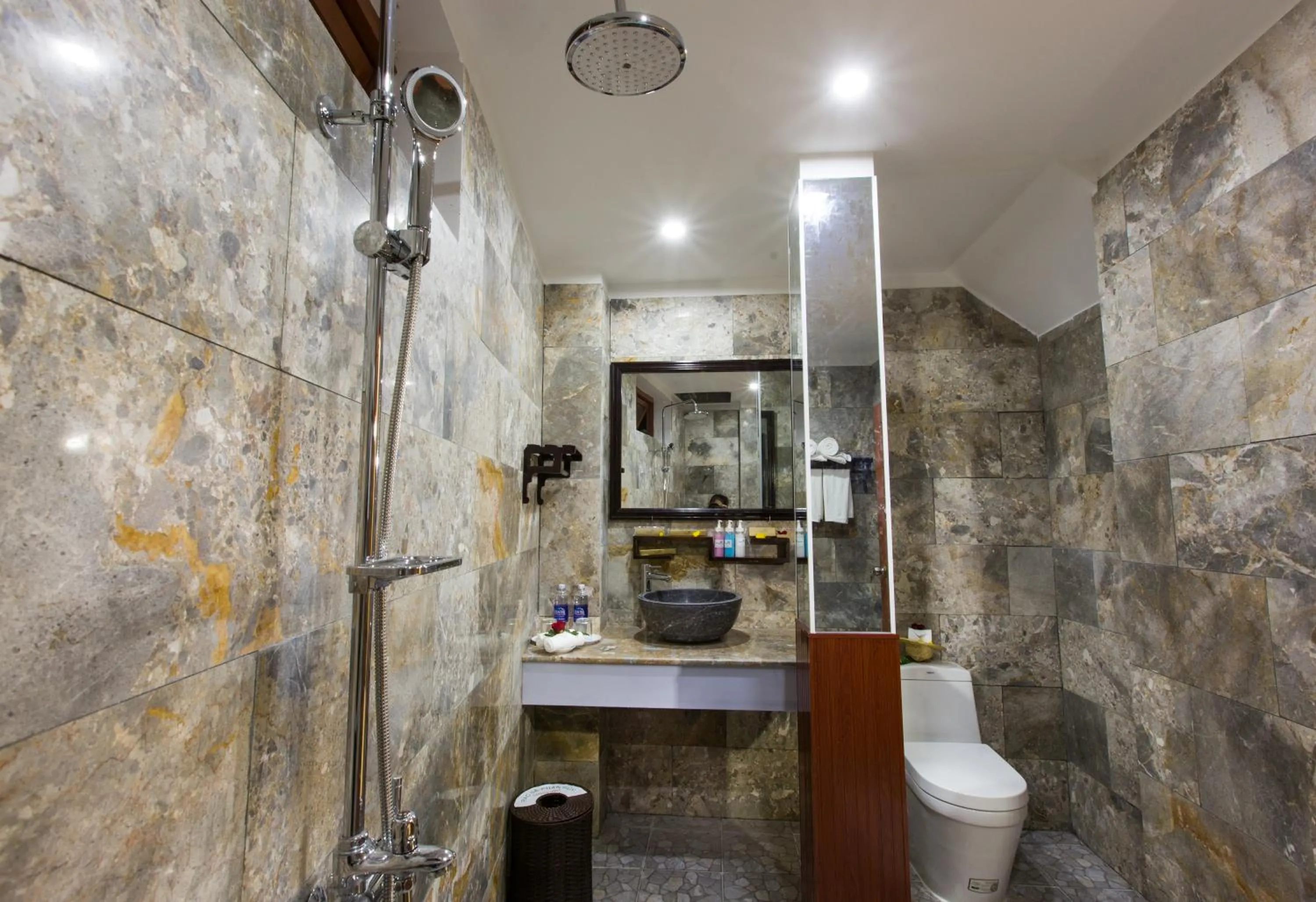 Bathroom in Herbal Tea Homestay