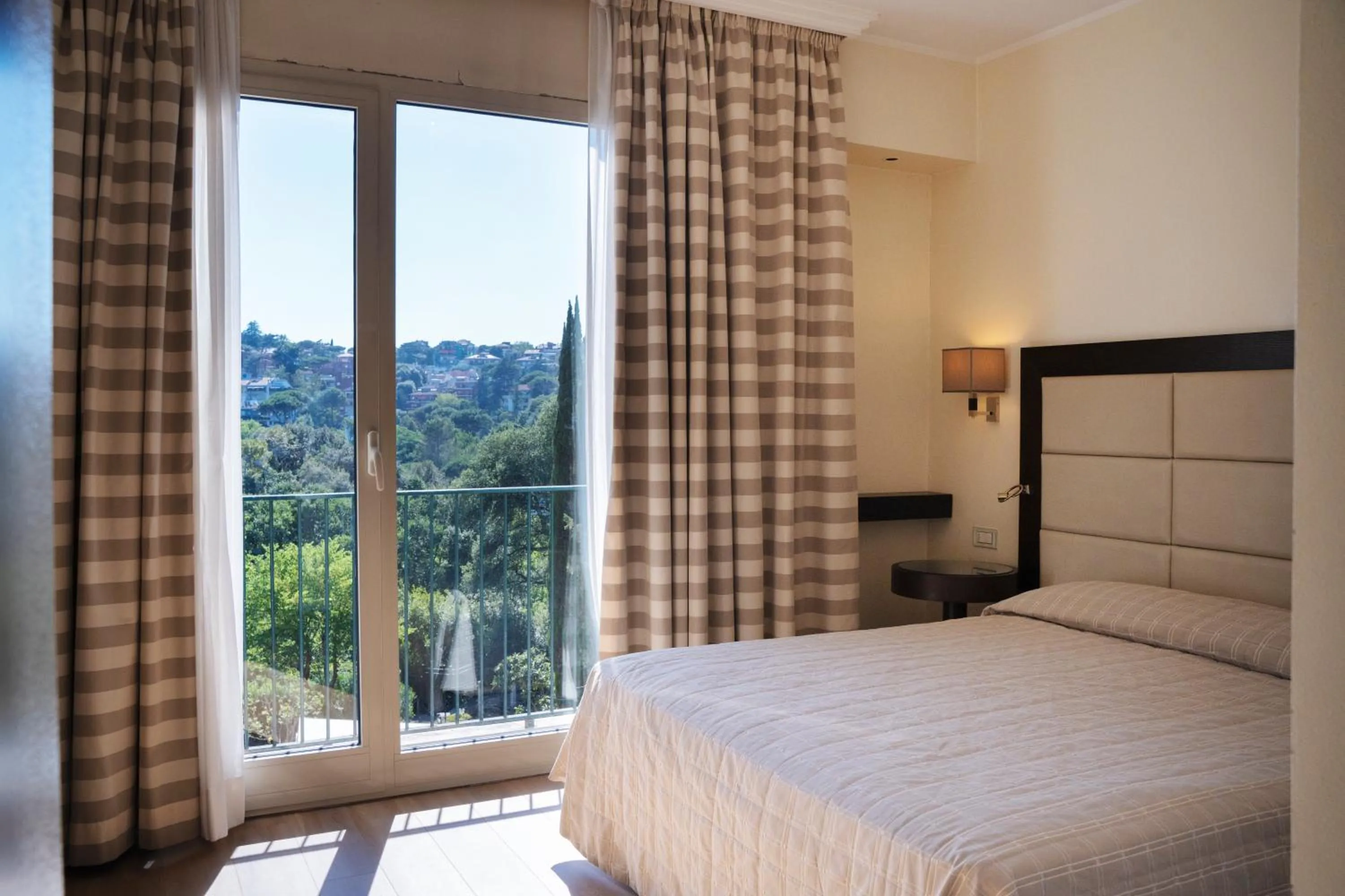 Property building, Bed in Hotel Villa Maria Regina
