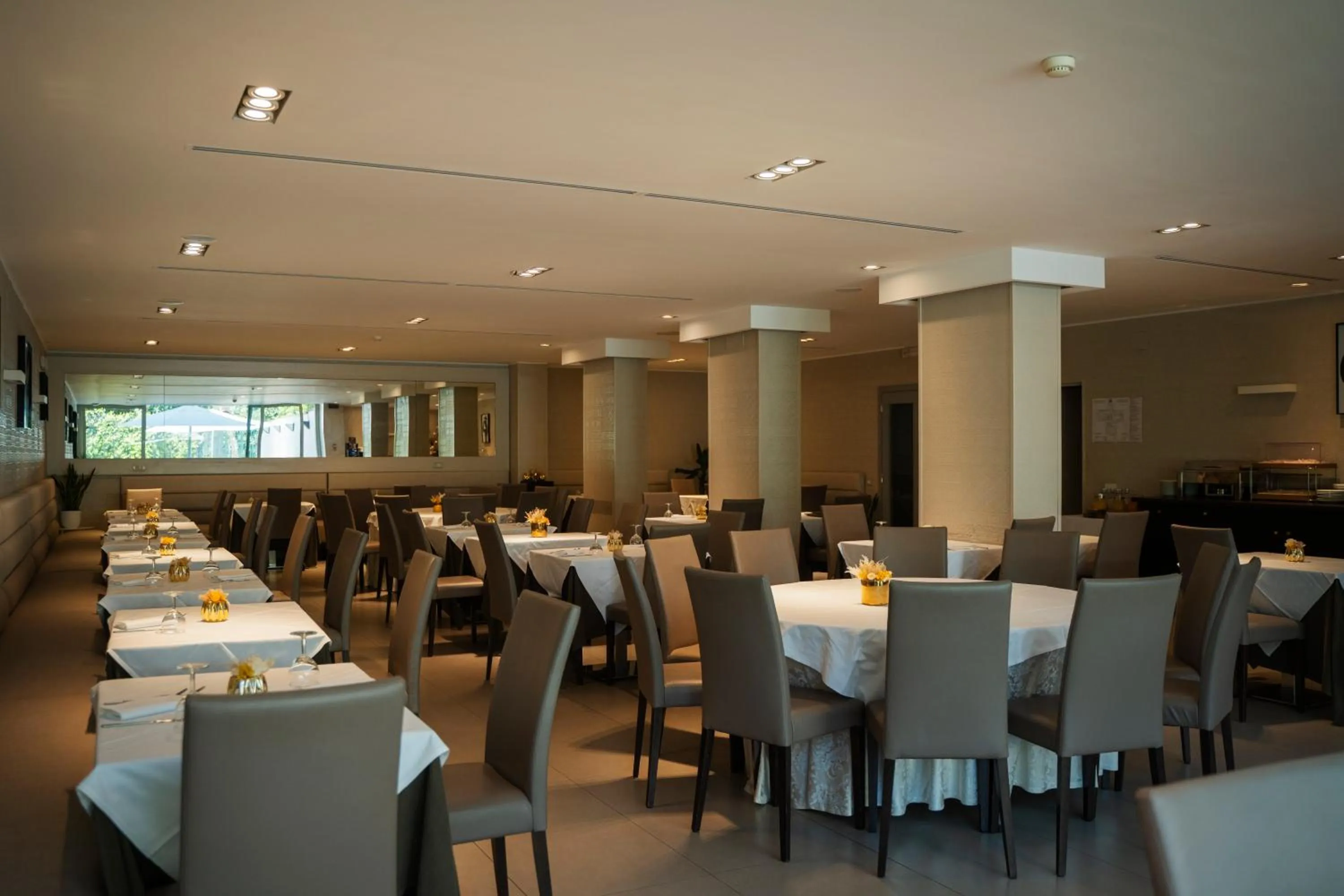 Restaurant/places to eat in Hotel Villa Maria Regina