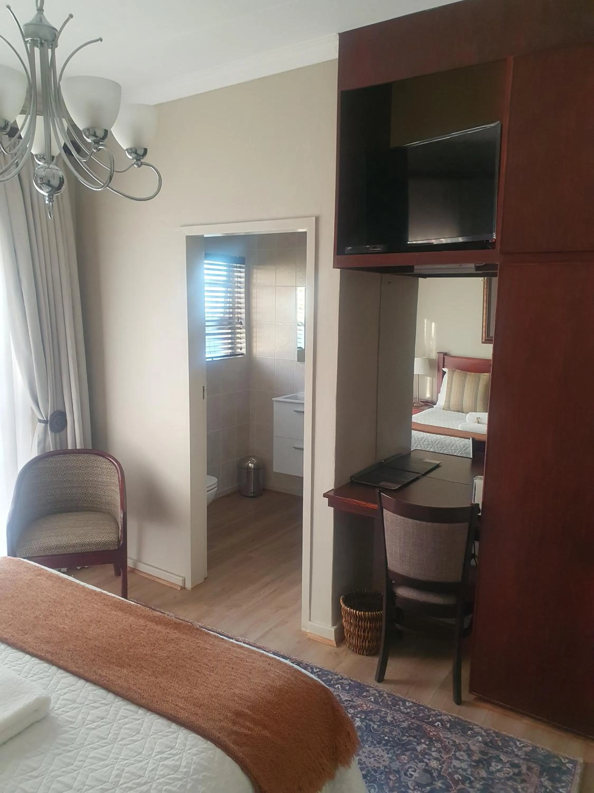 Photo of the whole room, Bed in Bayswater Lodge