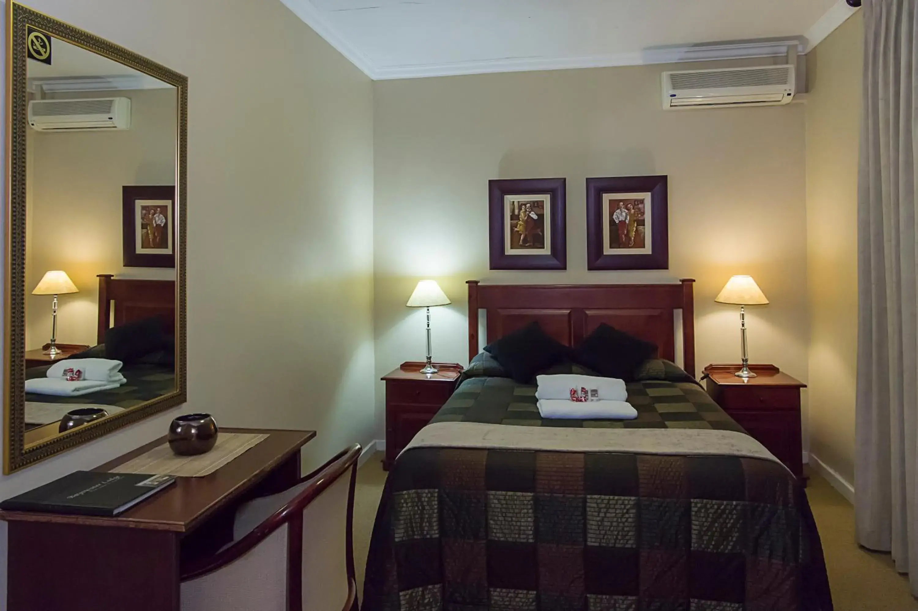 Double Room - First Floor Room 6 in Bayswater Lodge Double Room - First Floor Room 6 in Bayswater Lodge