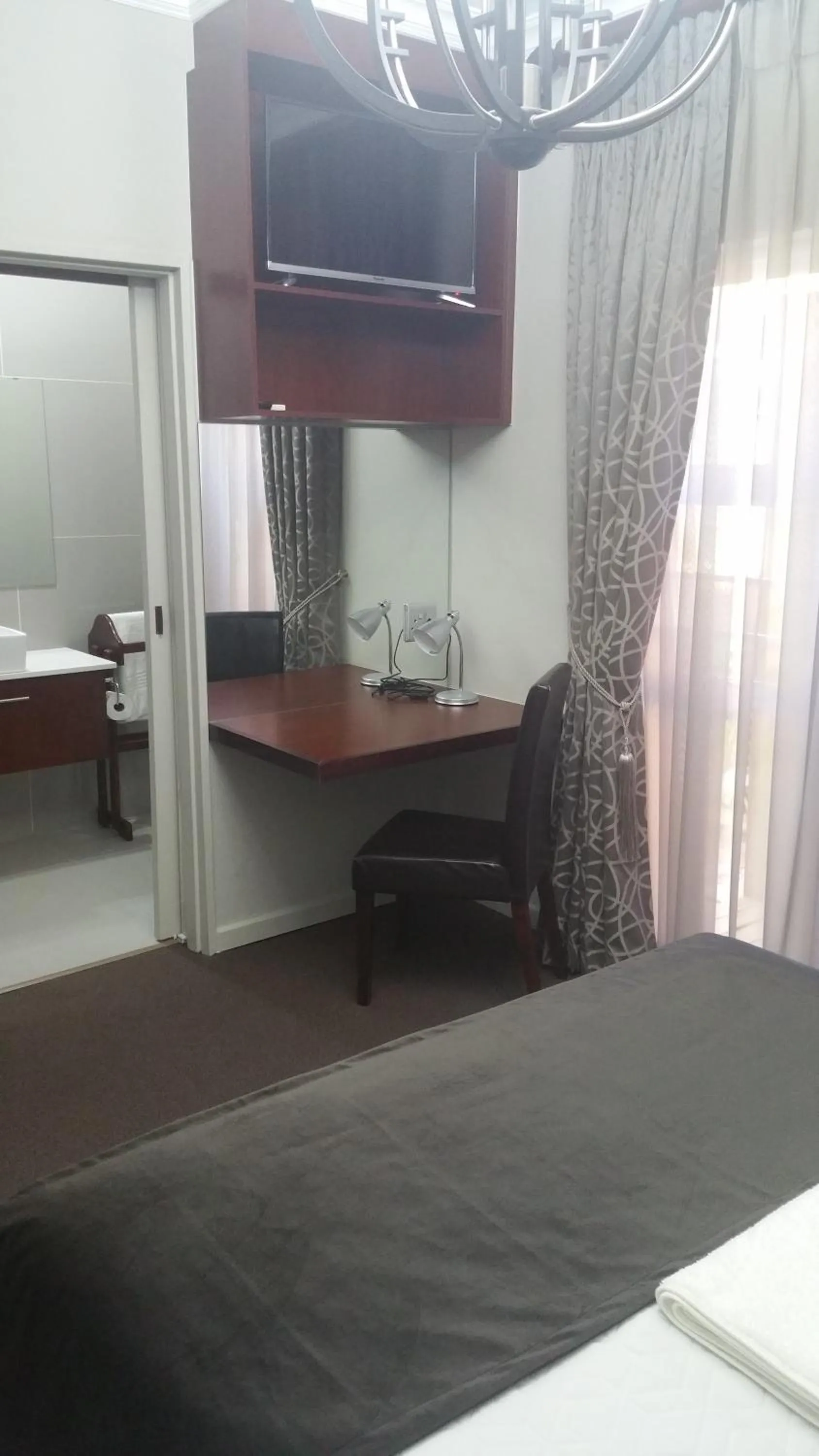 Photo of the whole room, Bed in Bayswater Lodge