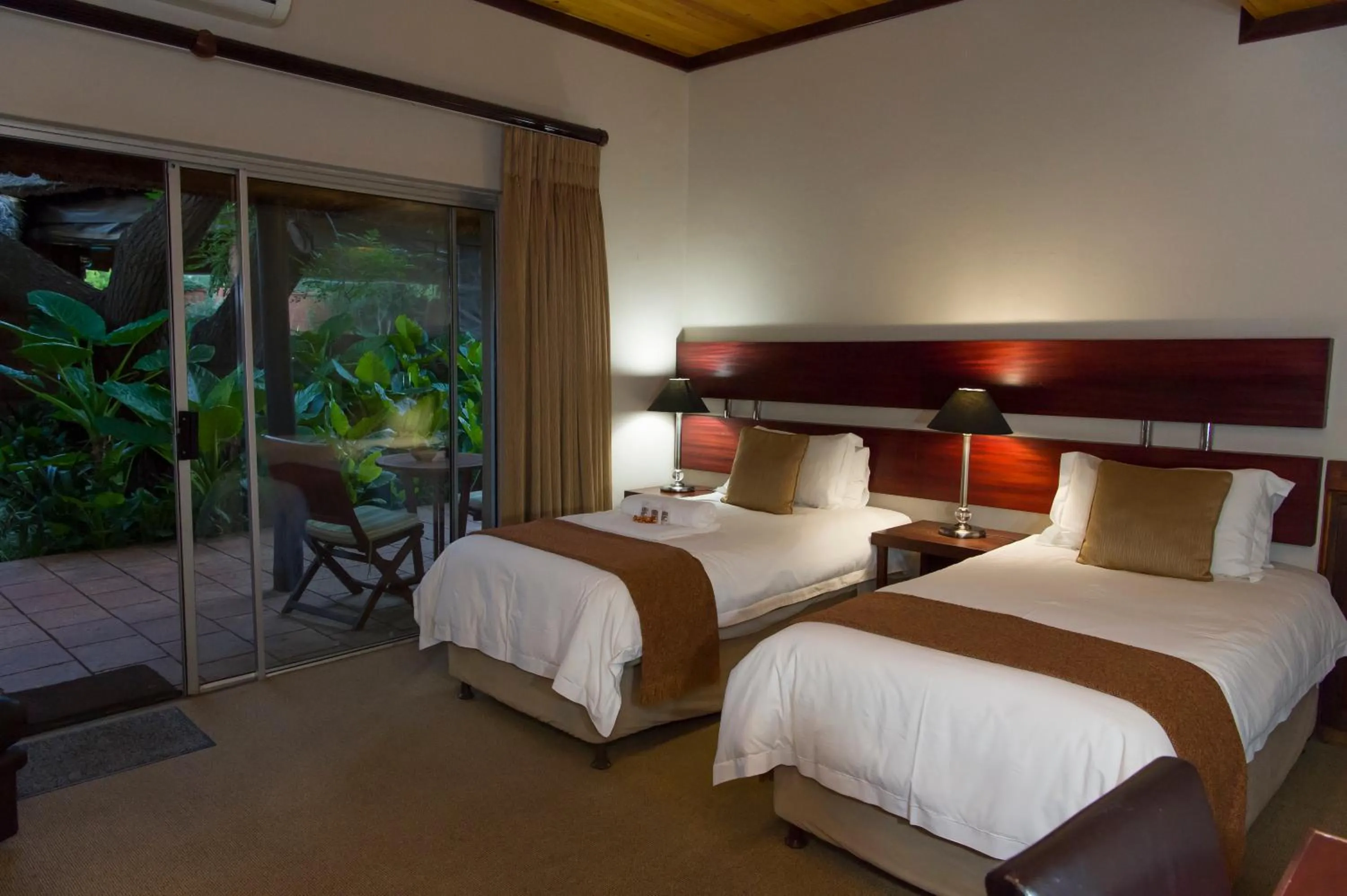 Photo of the whole room, Bed in Bayswater Lodge