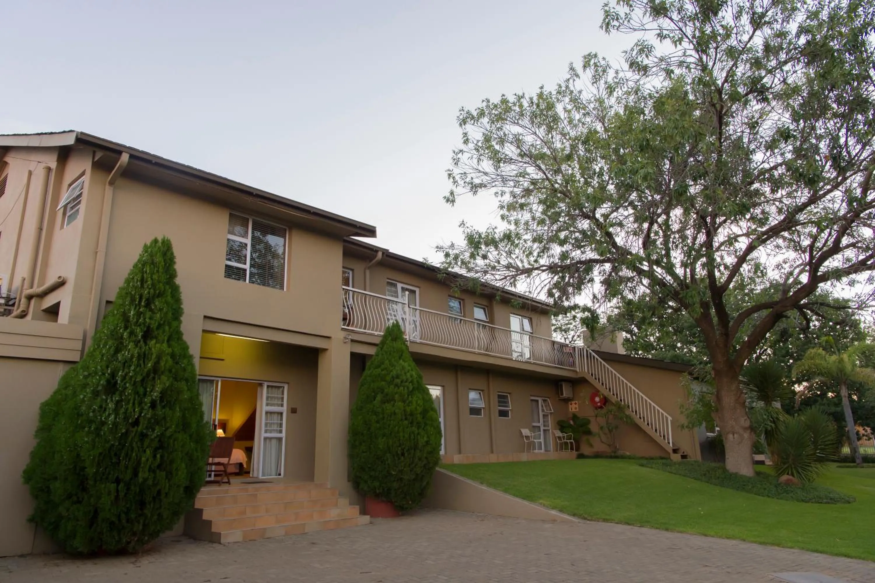 Garden view in Bayswater Lodge