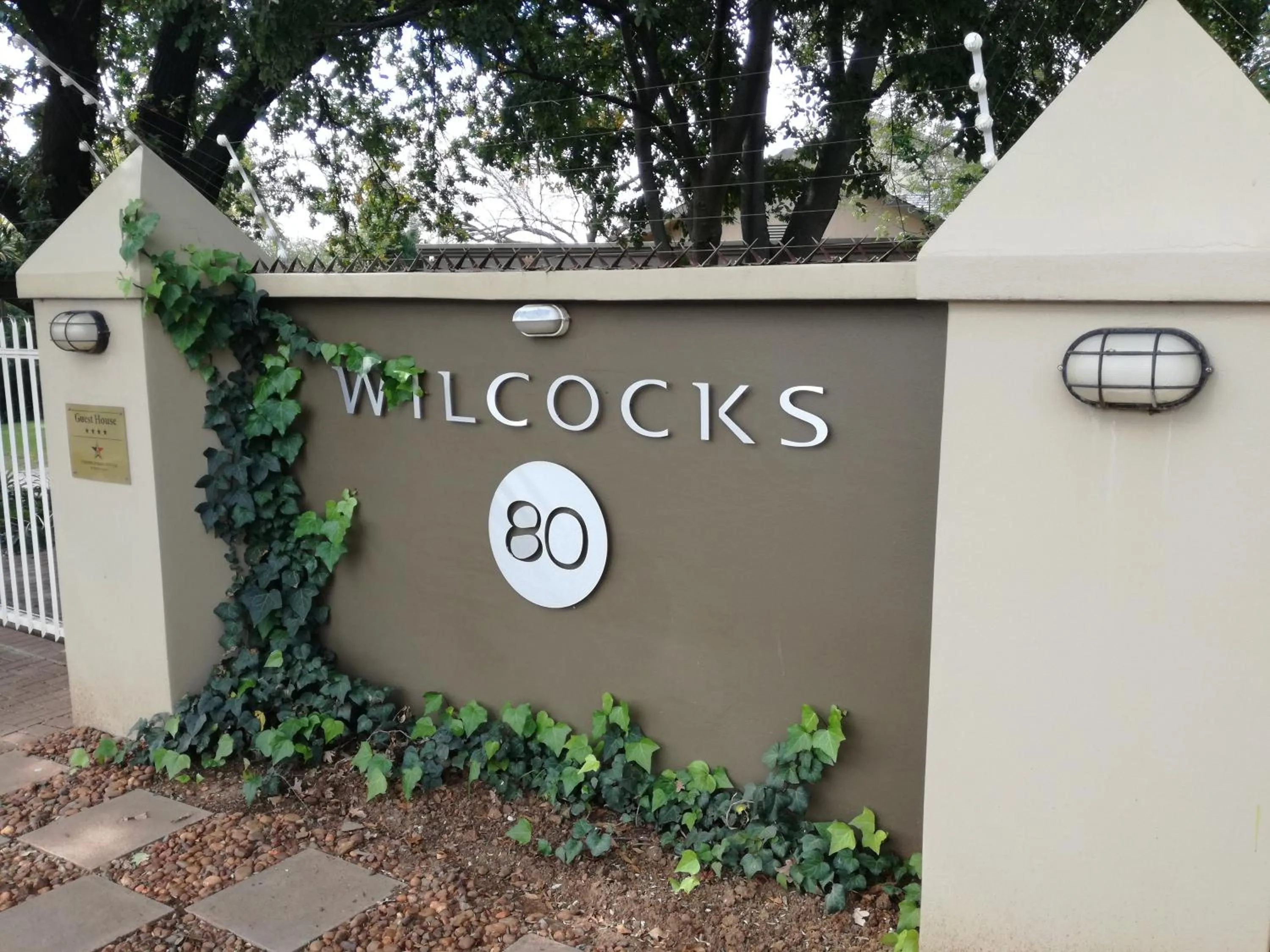 Facade/entrance in Bayswater Lodge