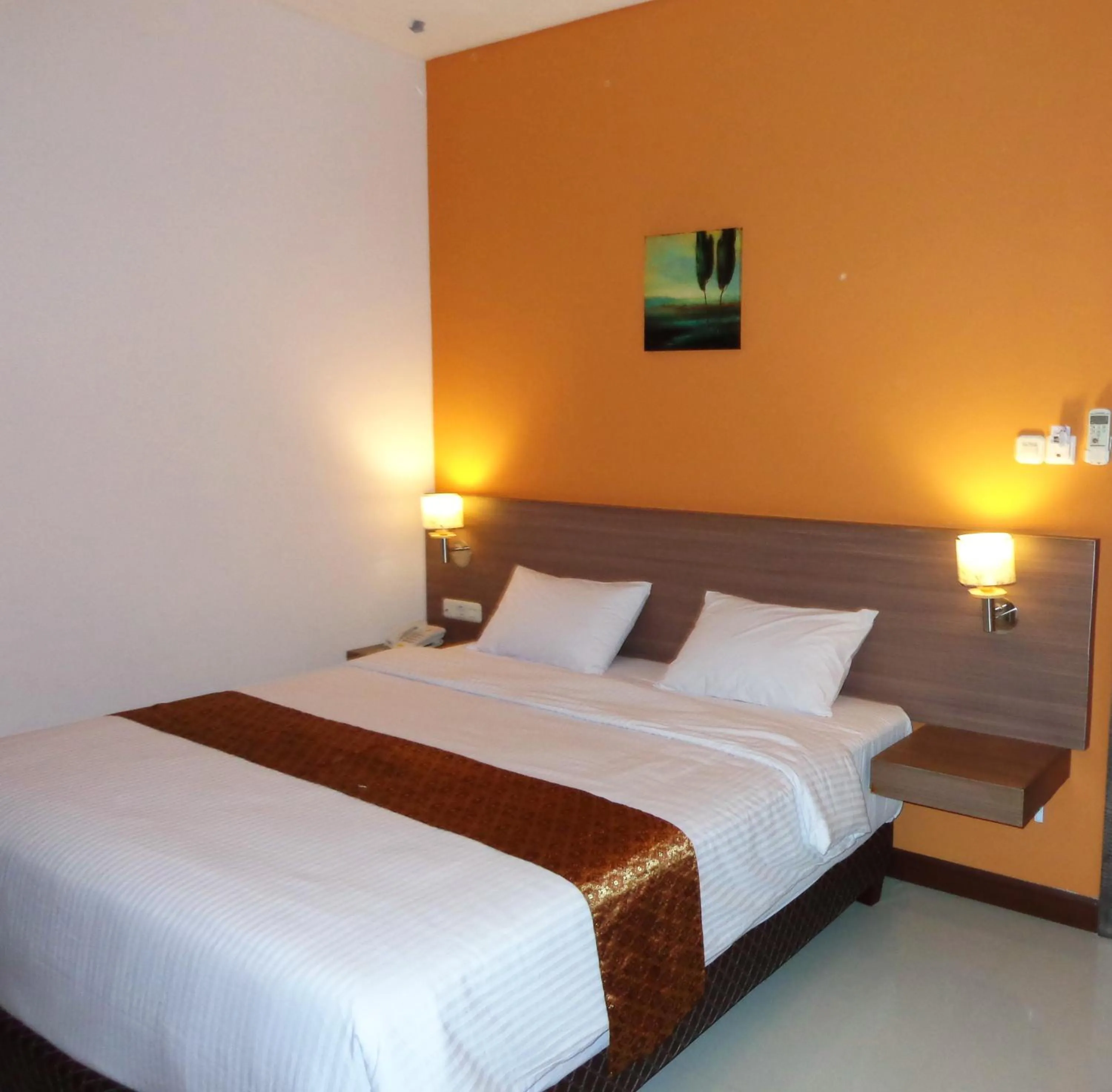 Photo of the whole room in Frank's Hotel