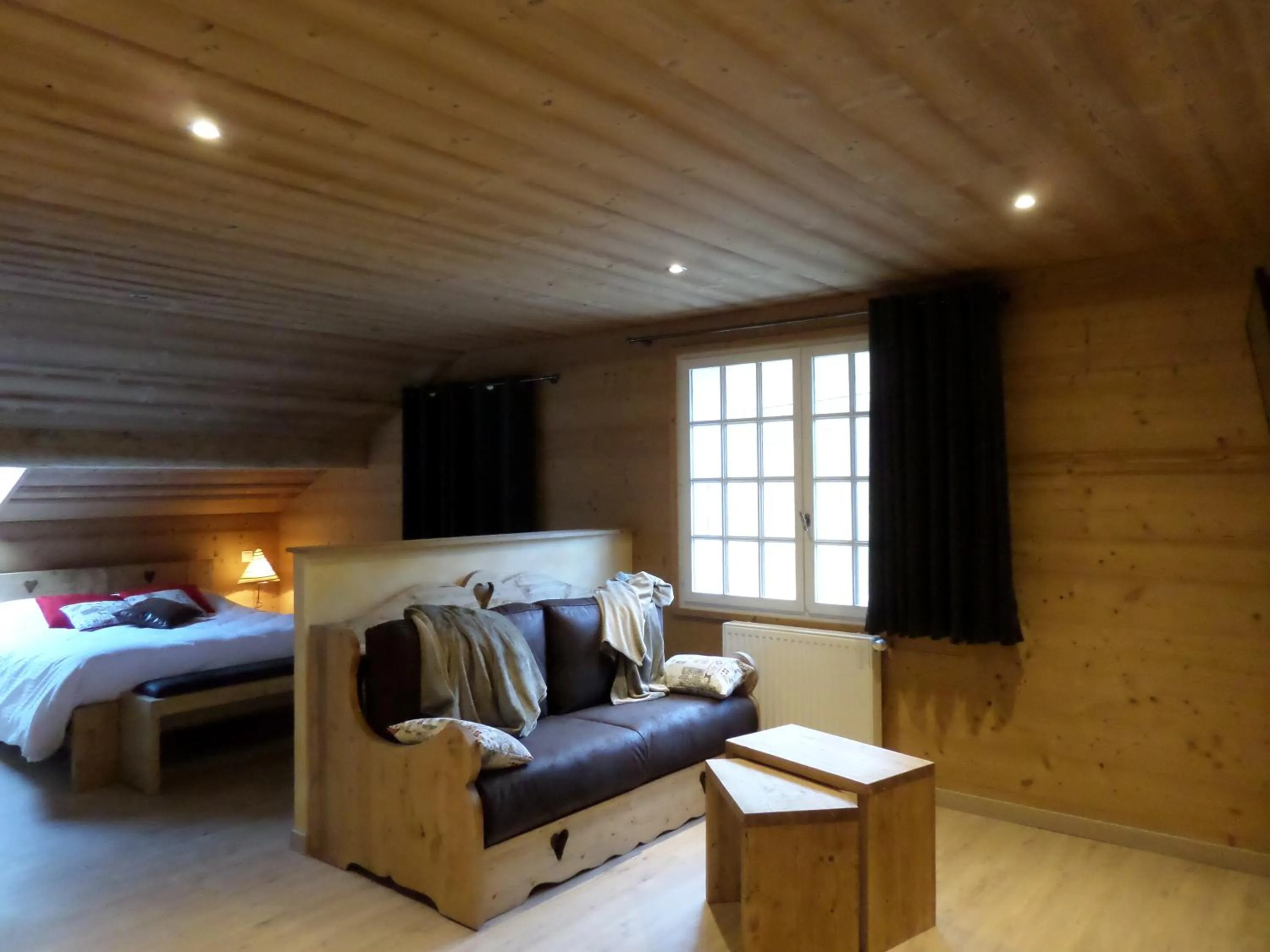 Living room, Bed in Auberge Du Fraizier