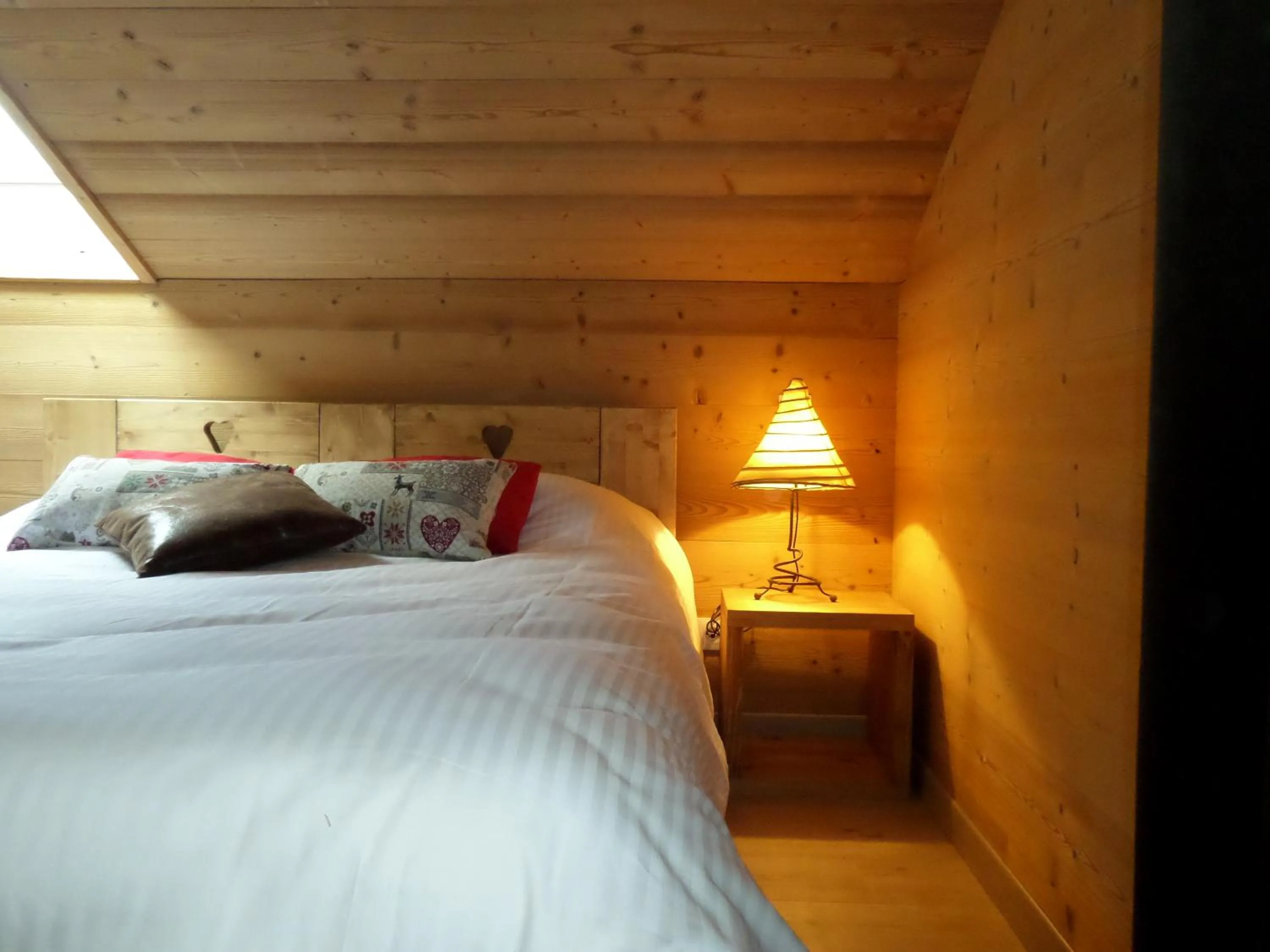 Bedroom, Bed in Auberge Du Fraizier
