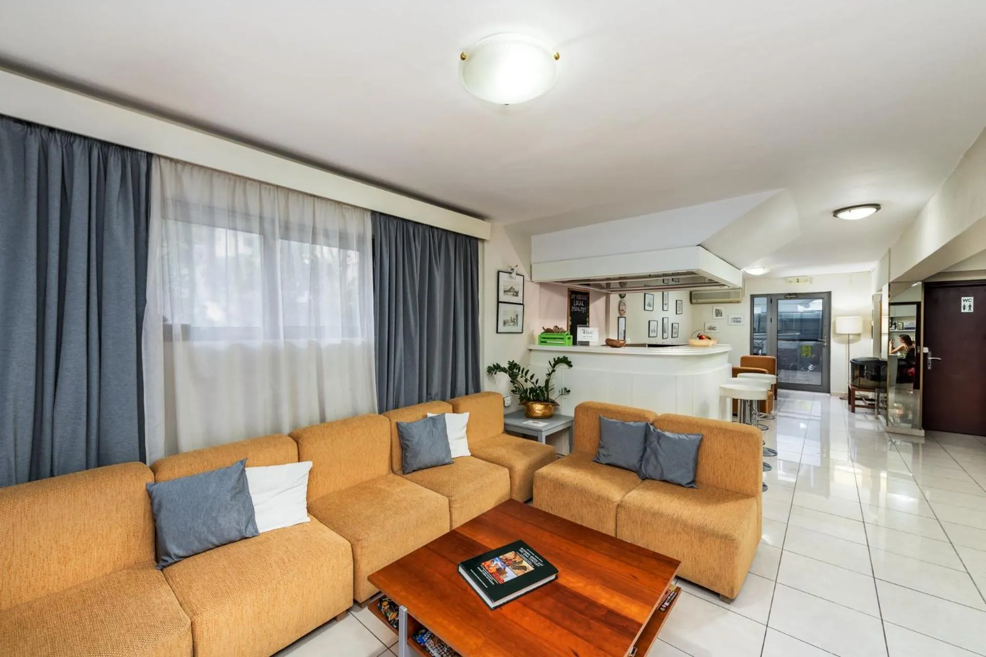 Communal lounge/ TV room in 7Palms