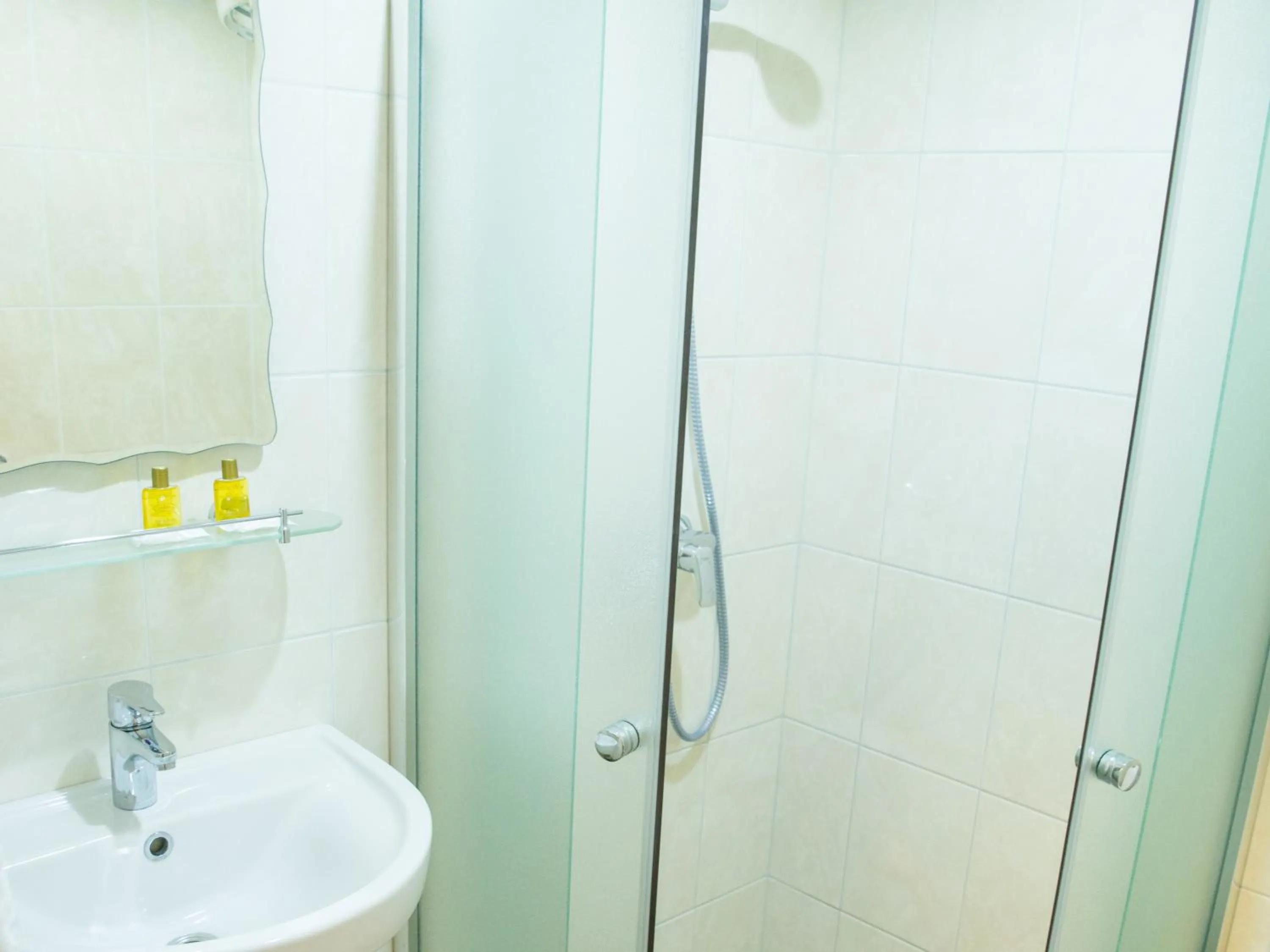 Photo of the whole room in Ankur Hotell