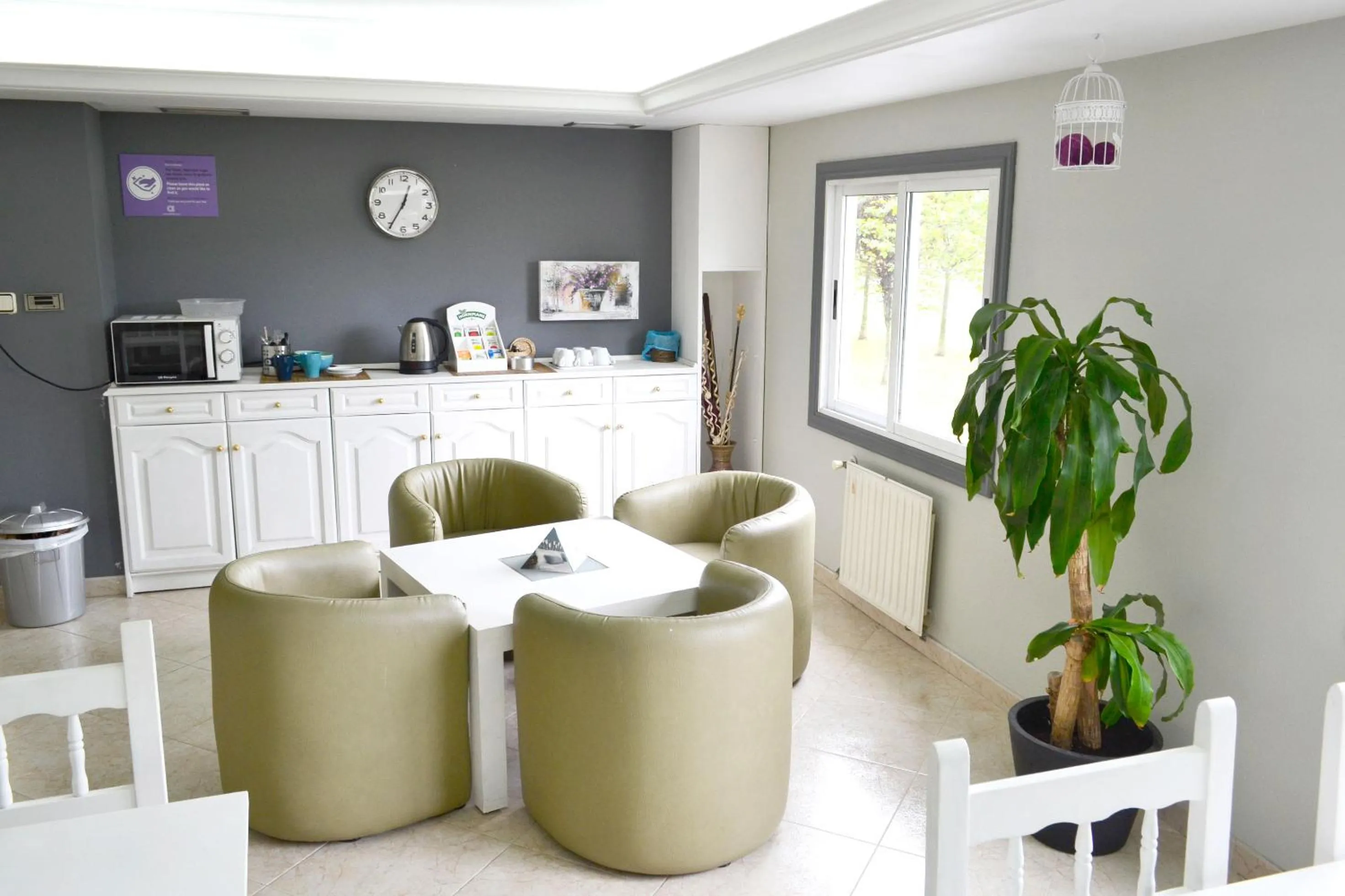 Living room in Alda Puerta Coruña