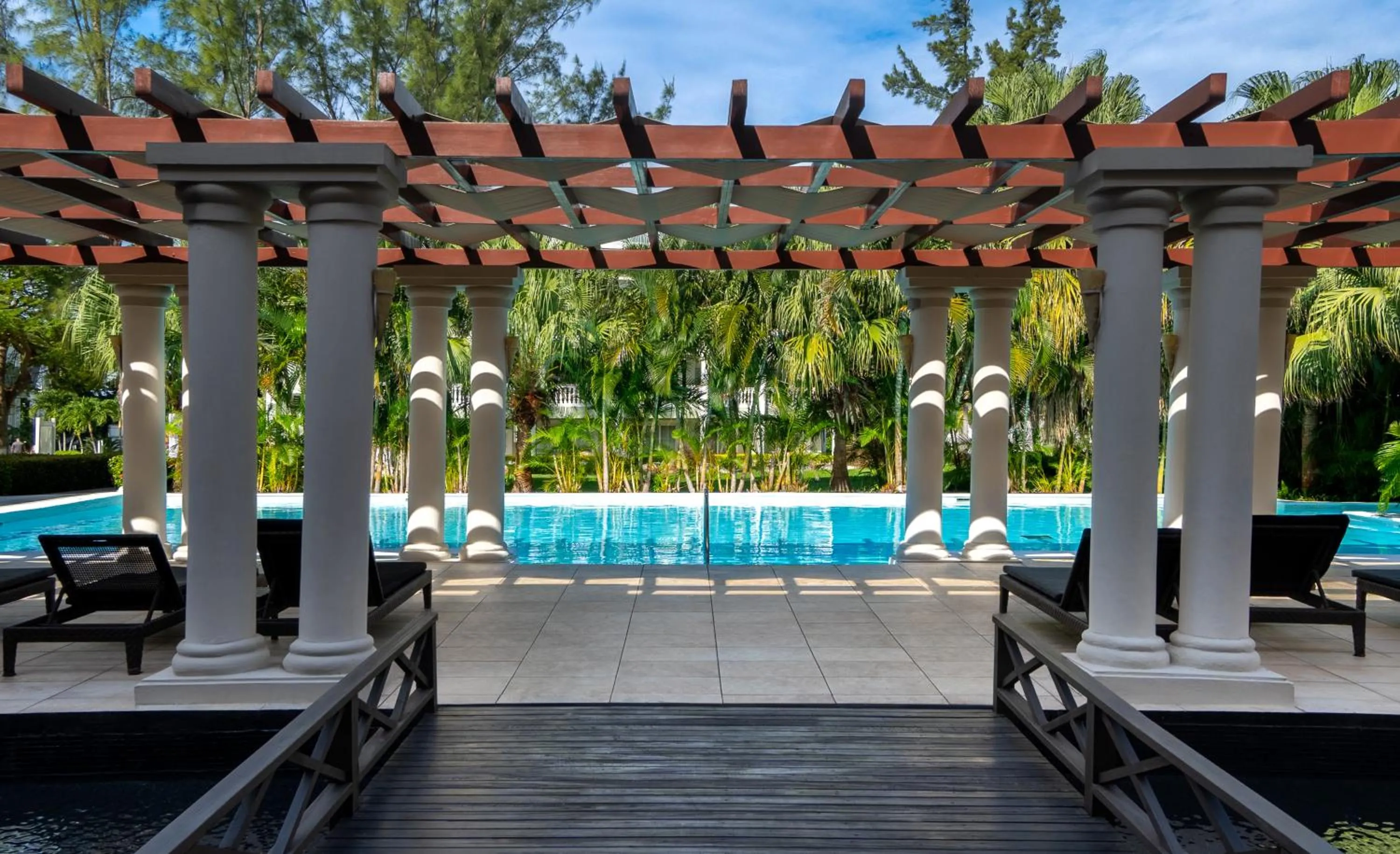 Swimming pool in Grand Palladium Lady Hamilton Resort & Spa - All Inclusive