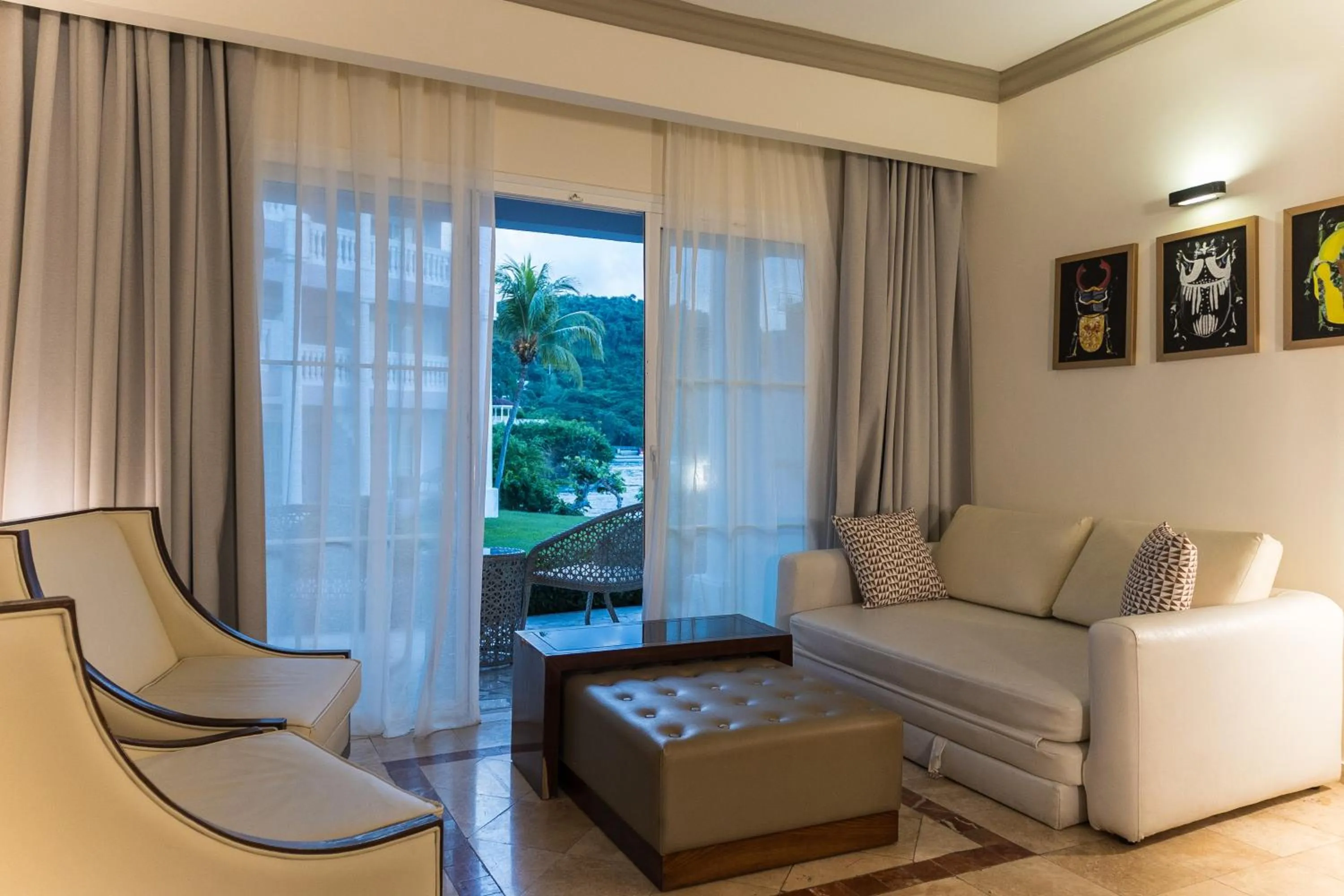 Living room in Grand Palladium Lady Hamilton Resort & Spa - All Inclusive