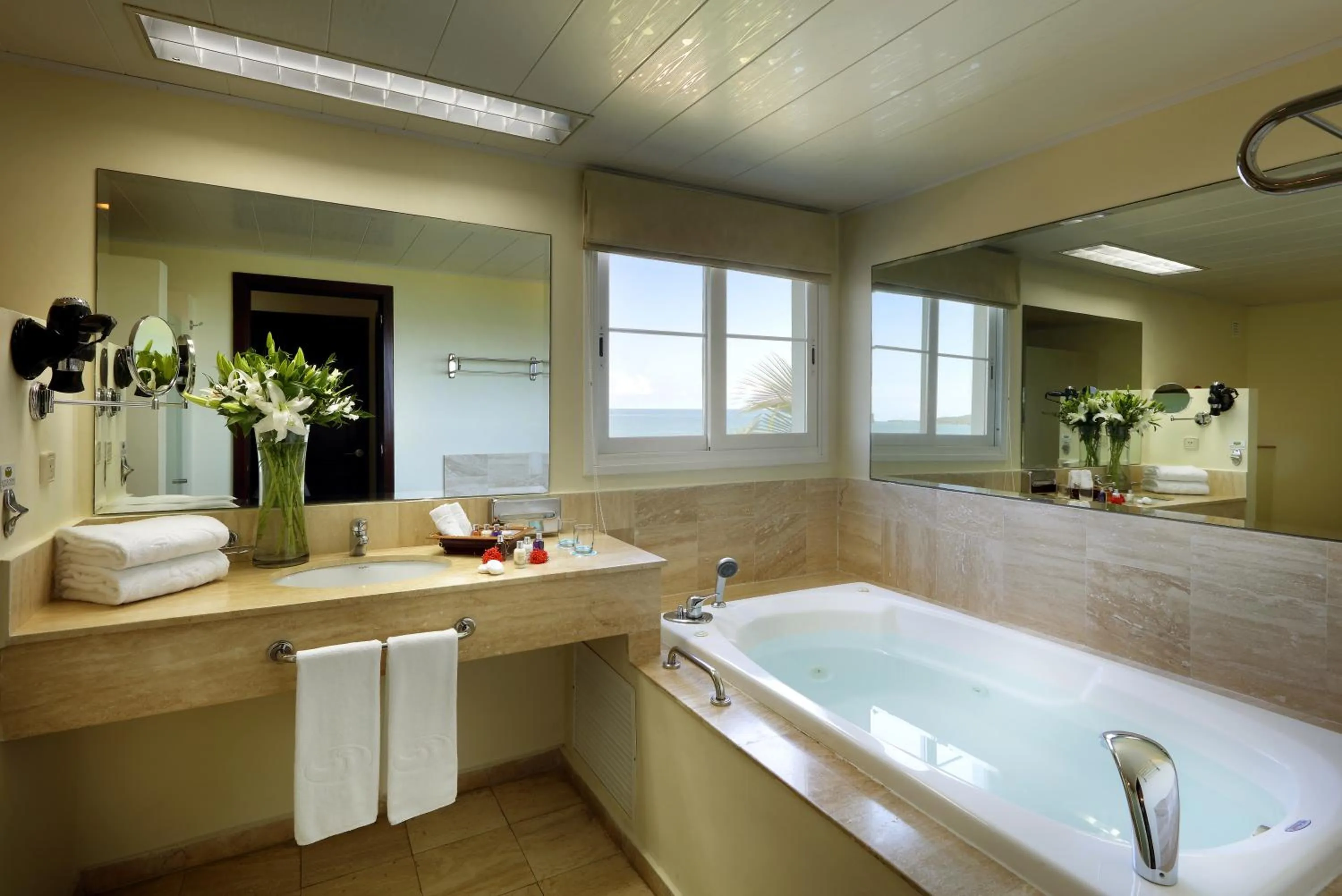 Bathroom in Grand Palladium Lady Hamilton Resort & Spa - All Inclusive