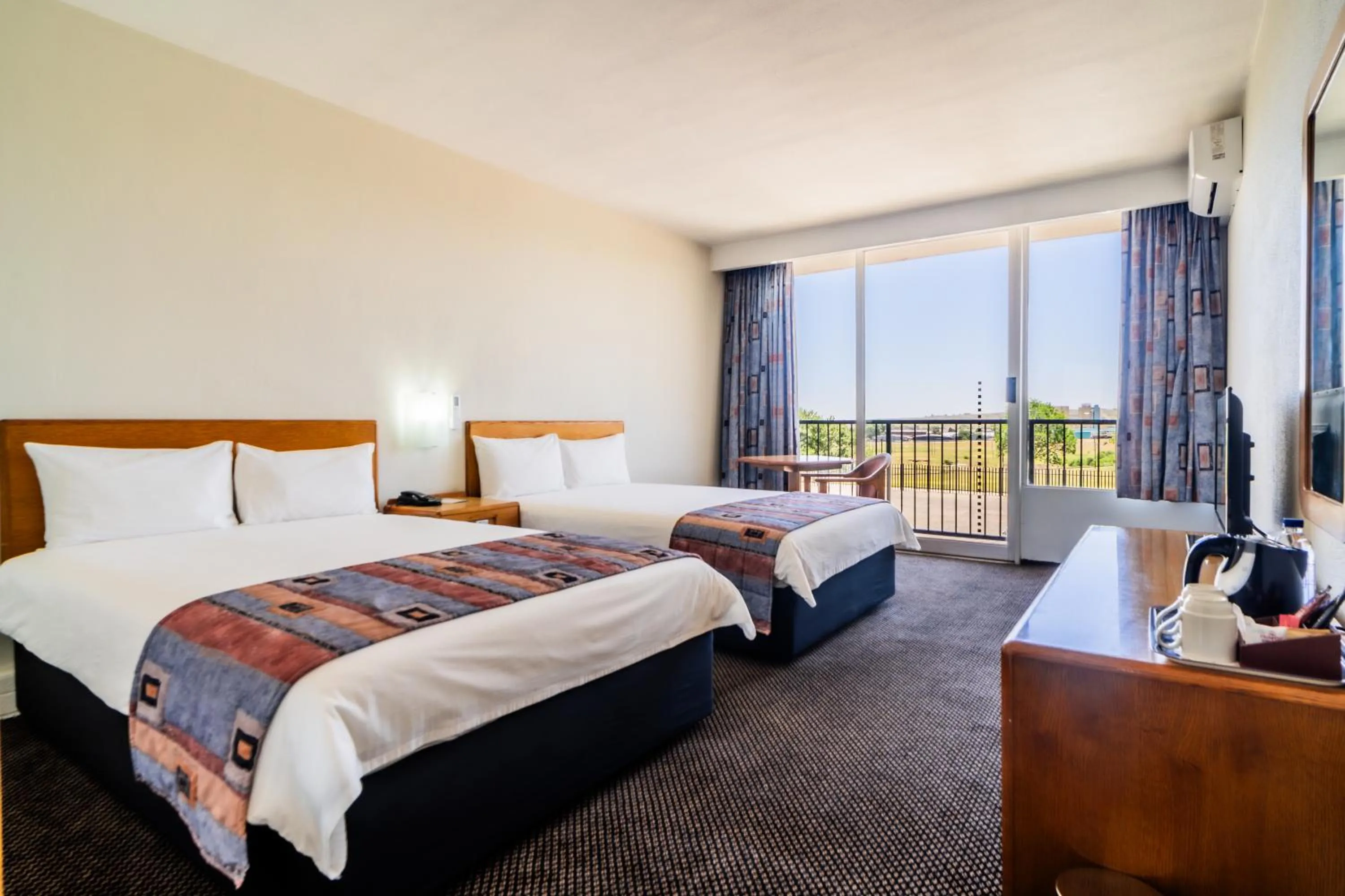 Bedroom, Bed in African Sky Harrismith Inn